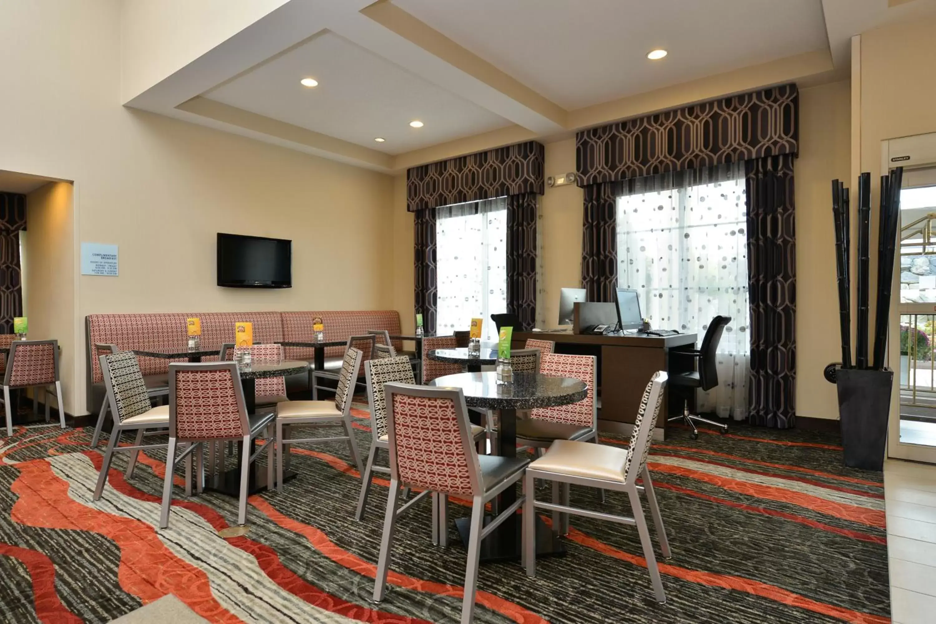 Communal lounge/ TV room, Seating Area in Holiday Inn Express Boston/Milford Hotel, an IHG Hotel