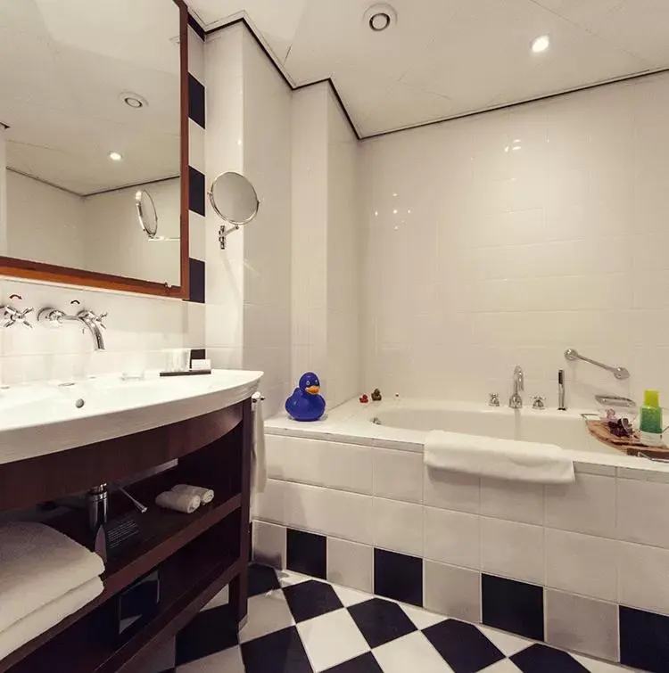 Bathroom in Banks Mansion - All Inclusive Boutique Hotel