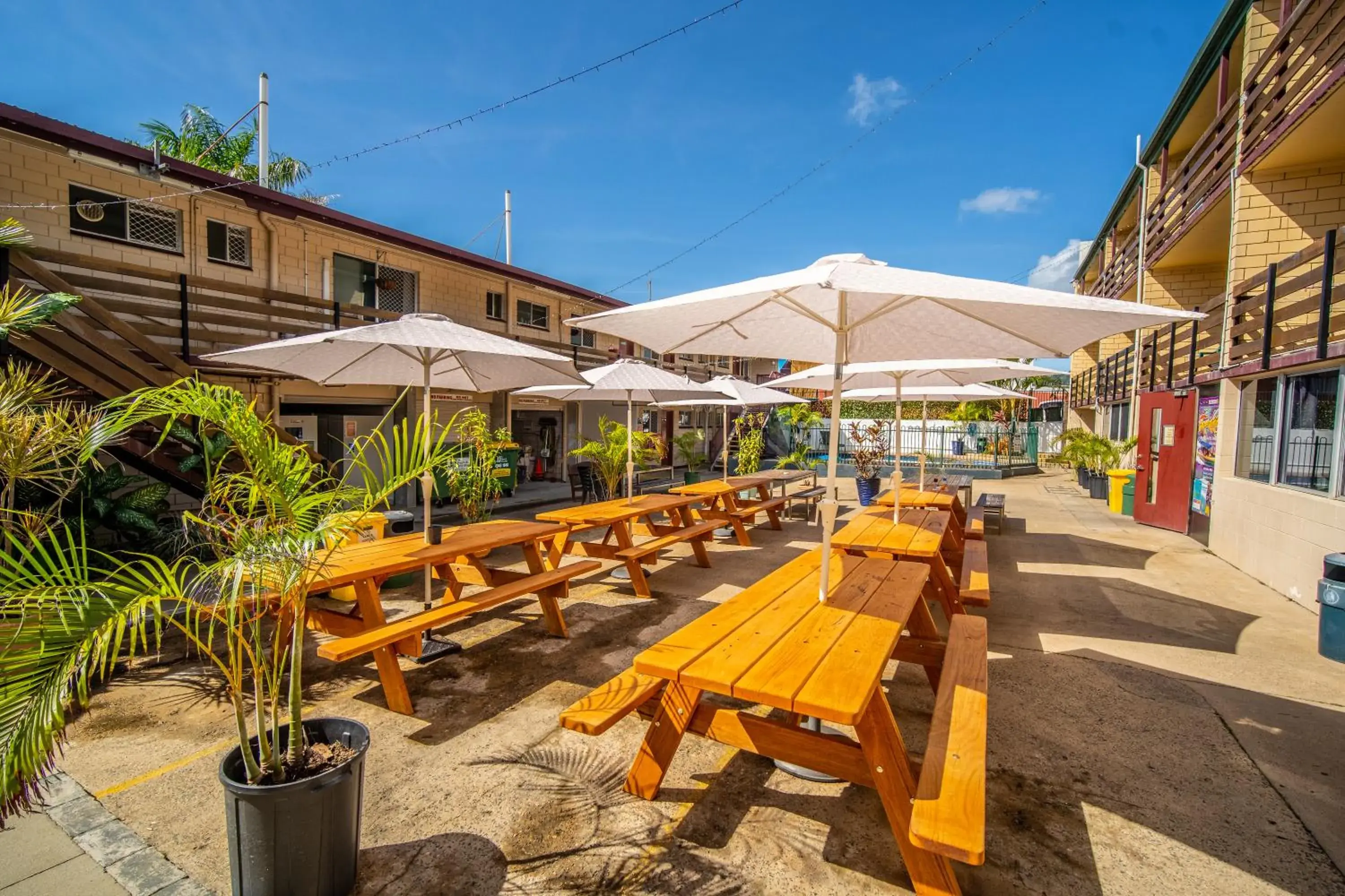 Restaurant/Places to Eat in Airlie Beach YHA