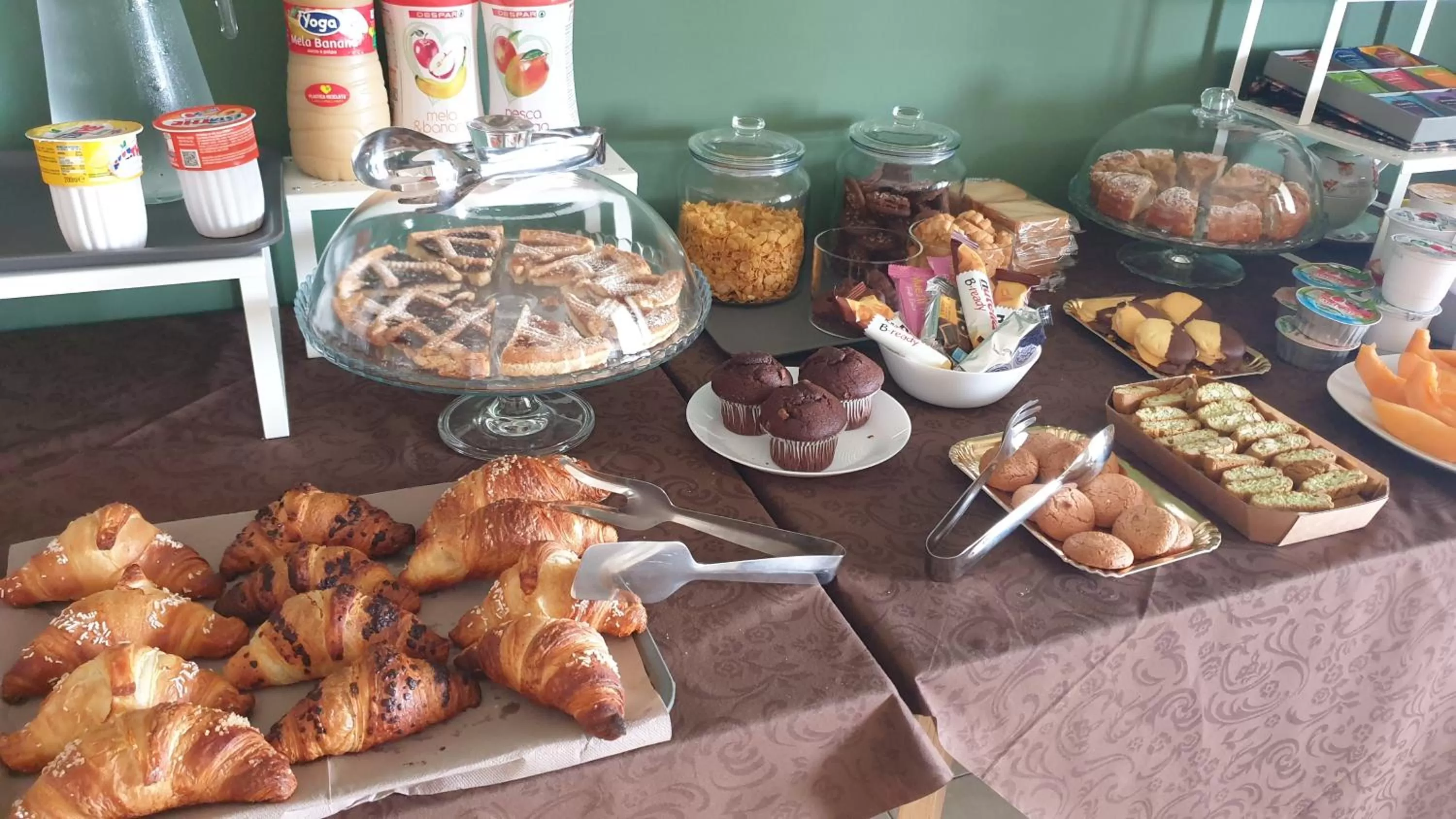 Continental breakfast in Villa Kirù