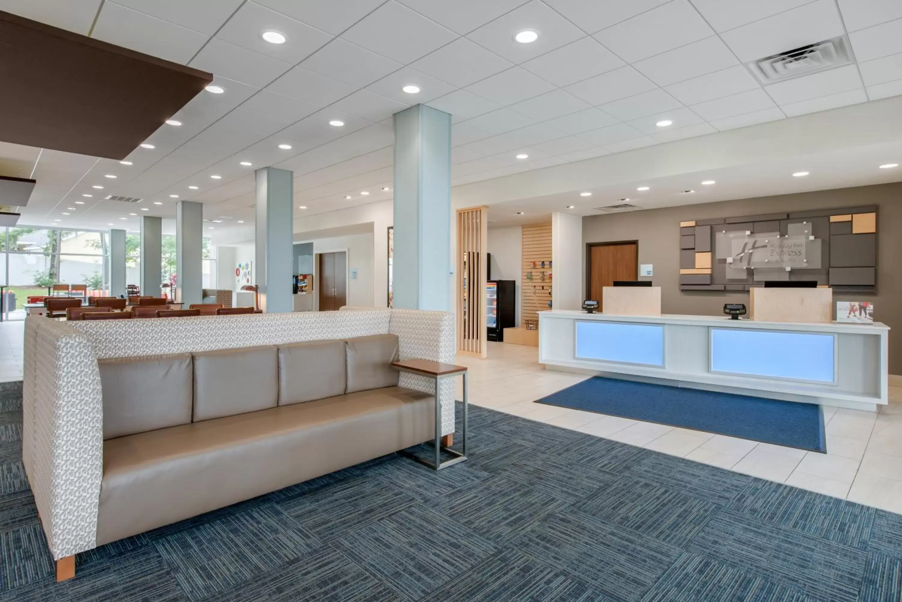 Property building in Holiday Inn Express & Suites Alachua - Gainesville Area by IHG Property building in Holiday Inn Express & Suites Alachua - Gainesville Area by IHG