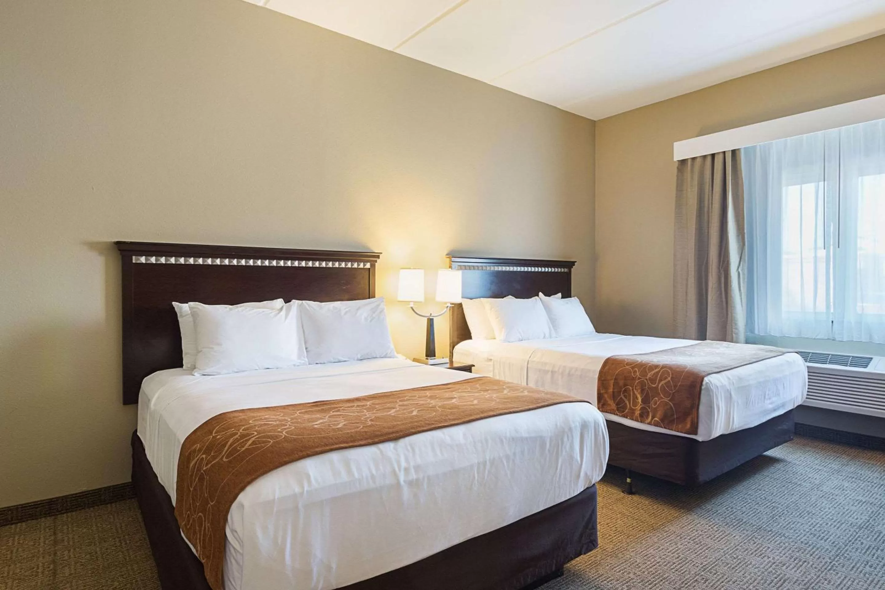 Bed in Comfort Suites Beachside