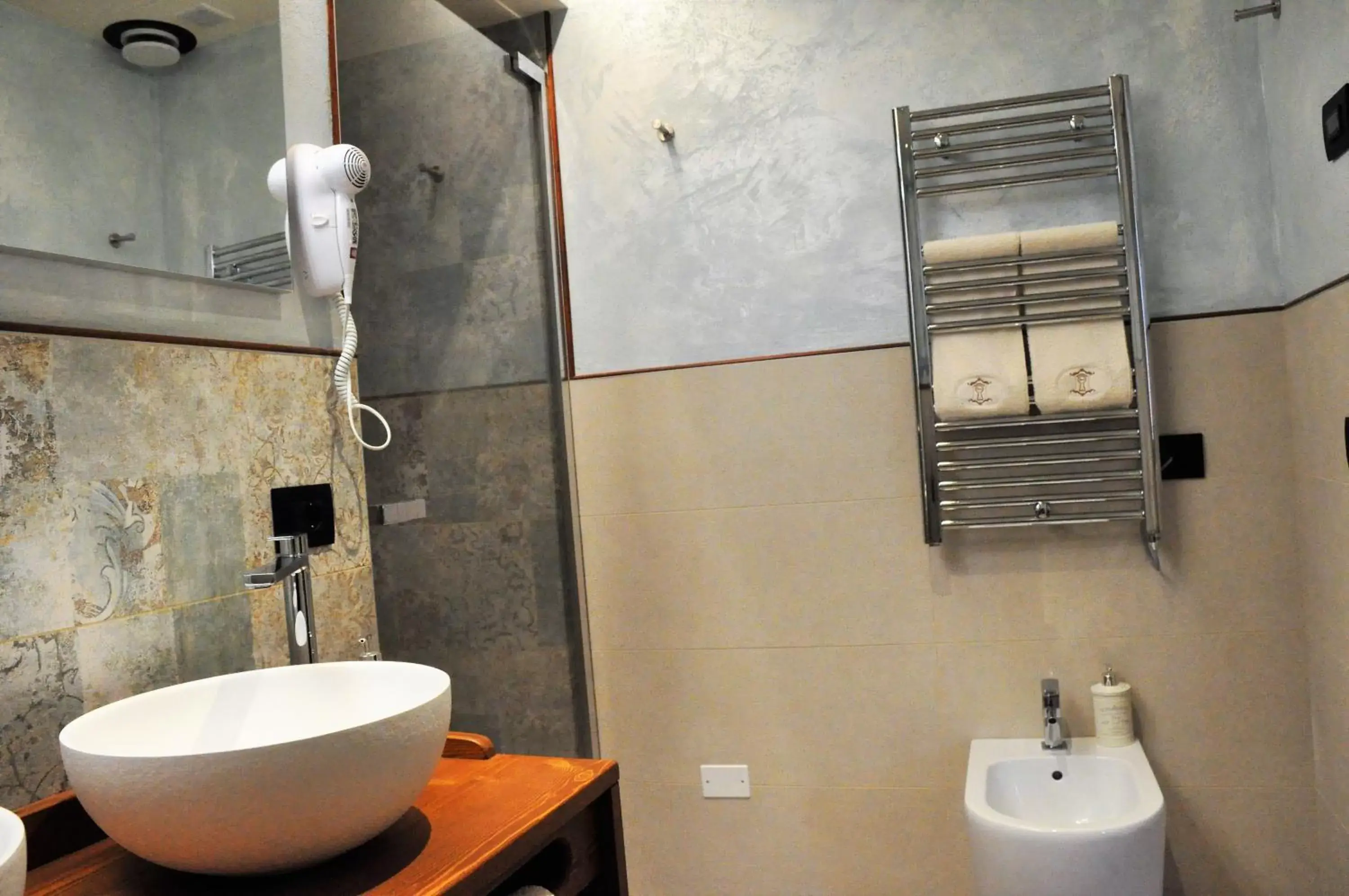 Shower, Bathroom in NAZIONALE Camere