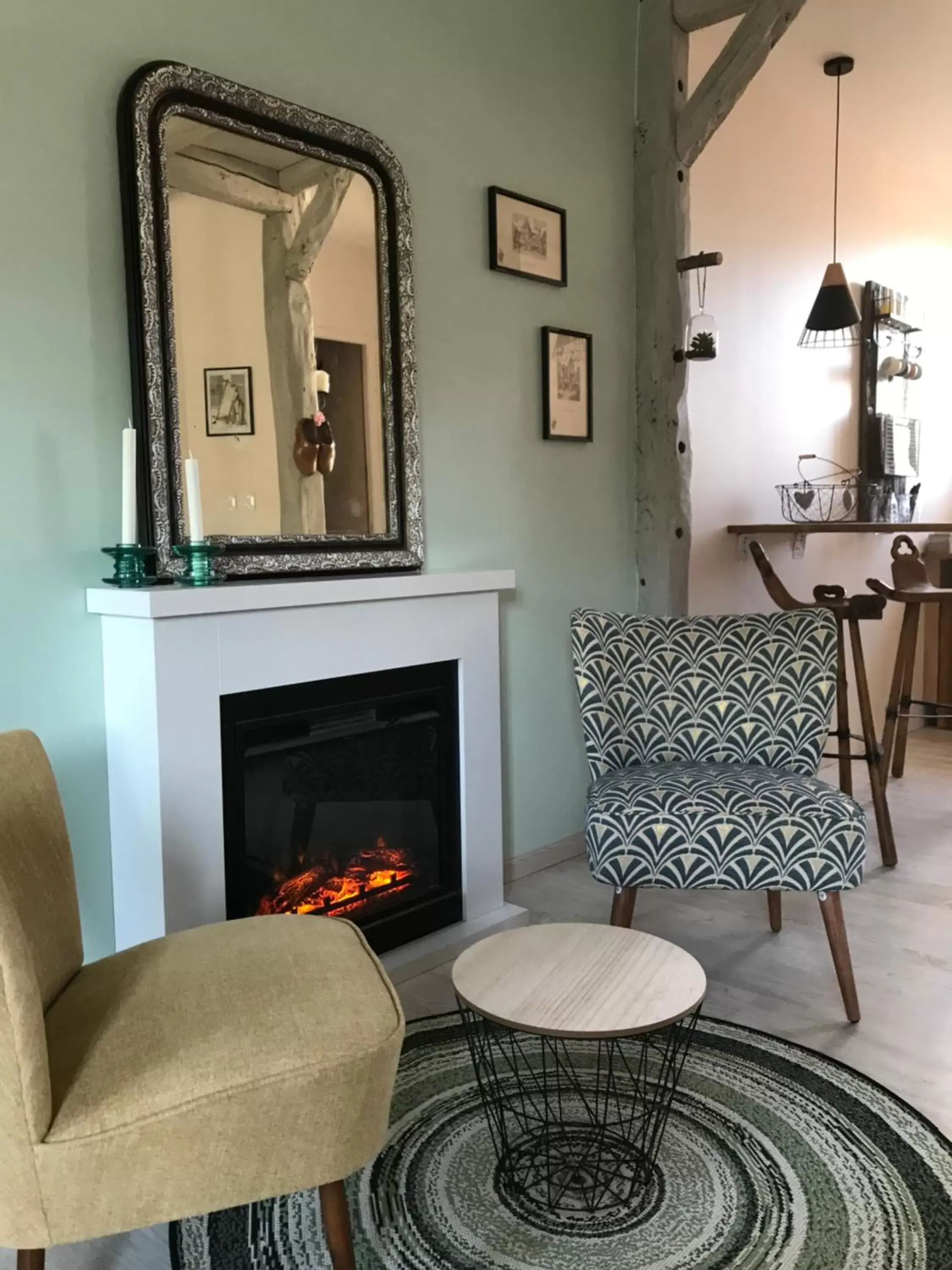 Living room, Seating Area in "La chambre des TISSERANDS"