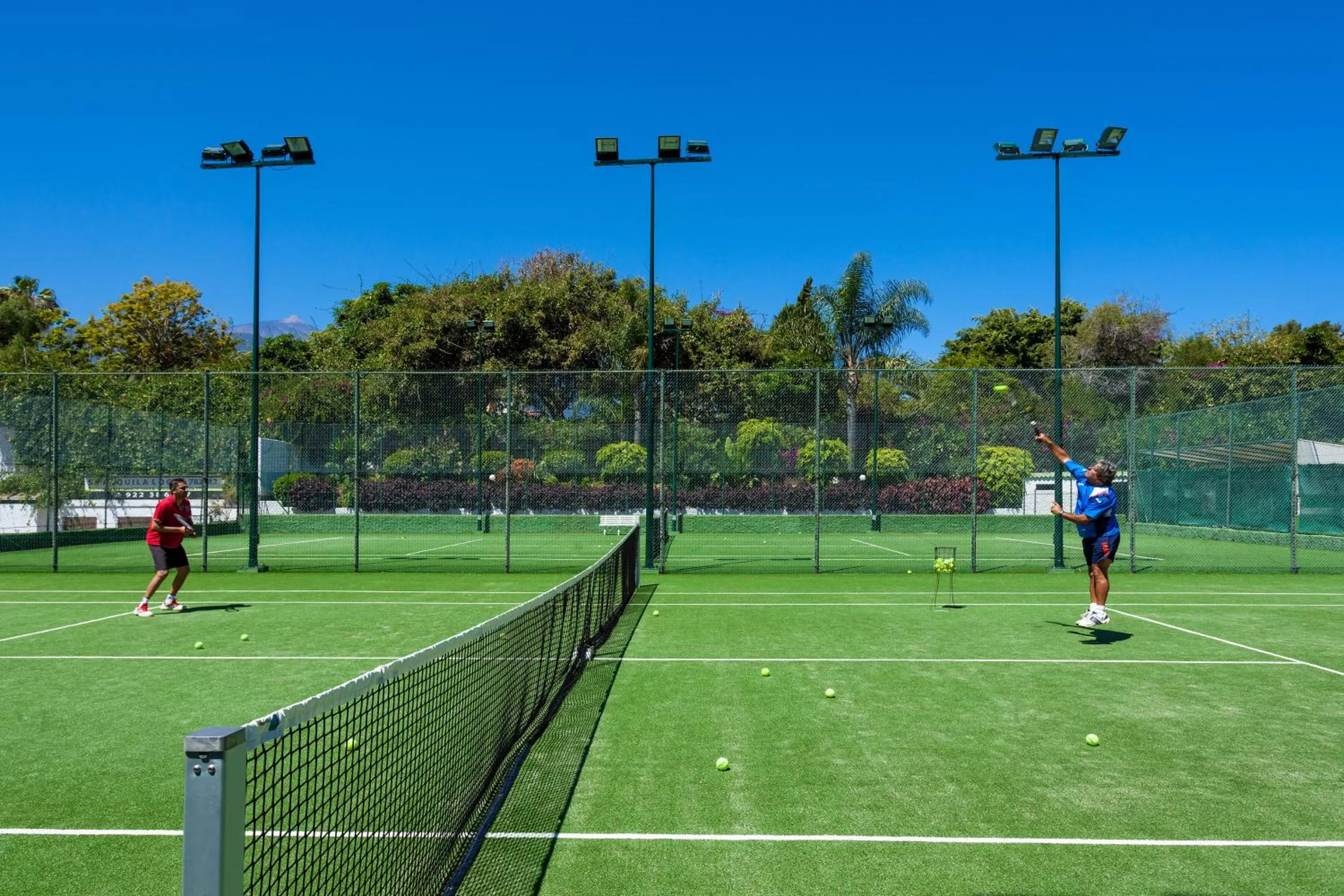 Tennis court in Apartamentos Masaru