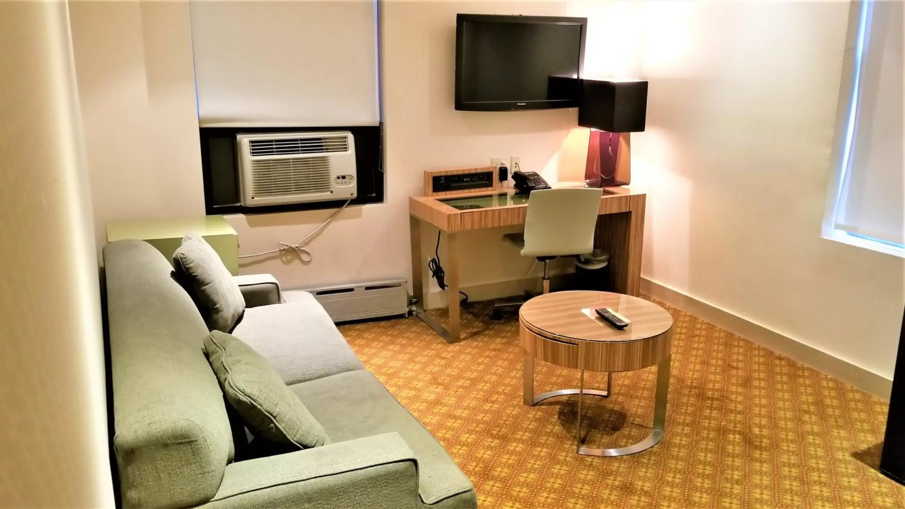 TV and multimedia, Seating Area in Night Hotel Broadway