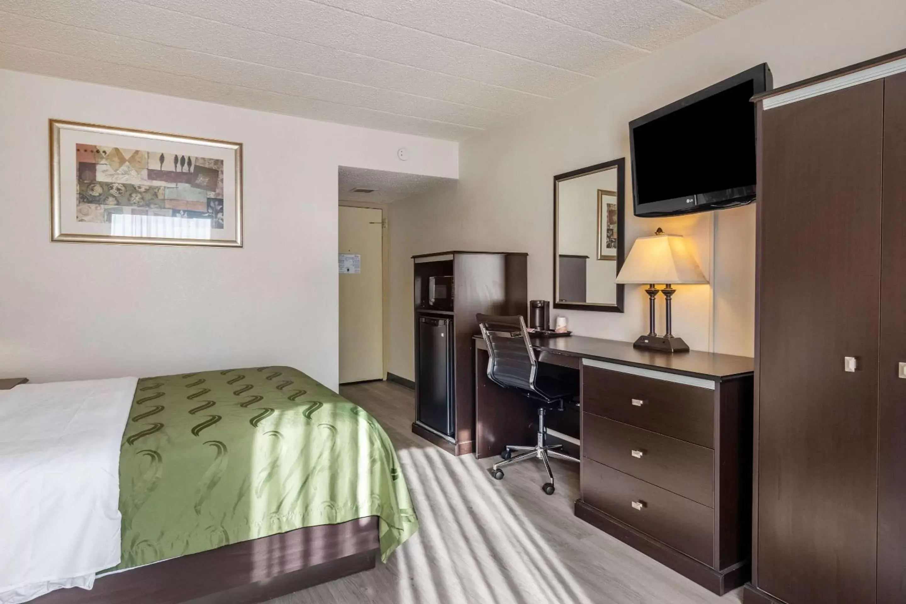 Photo of the whole room, TV/Entertainment Center in Quality Inn & Suites Indiana, PA