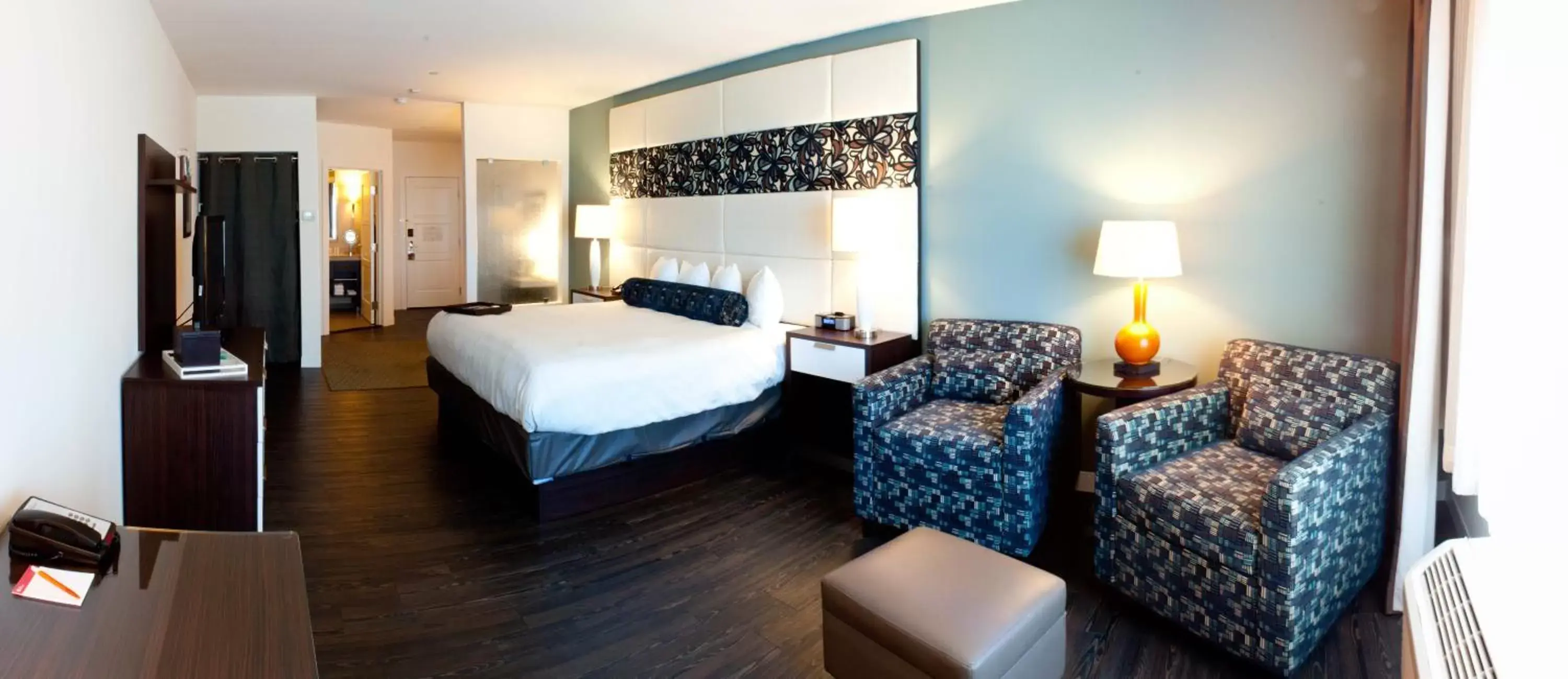 Photo of the whole room, Bed in Hotel Indigo Waco, an IHG Hotel