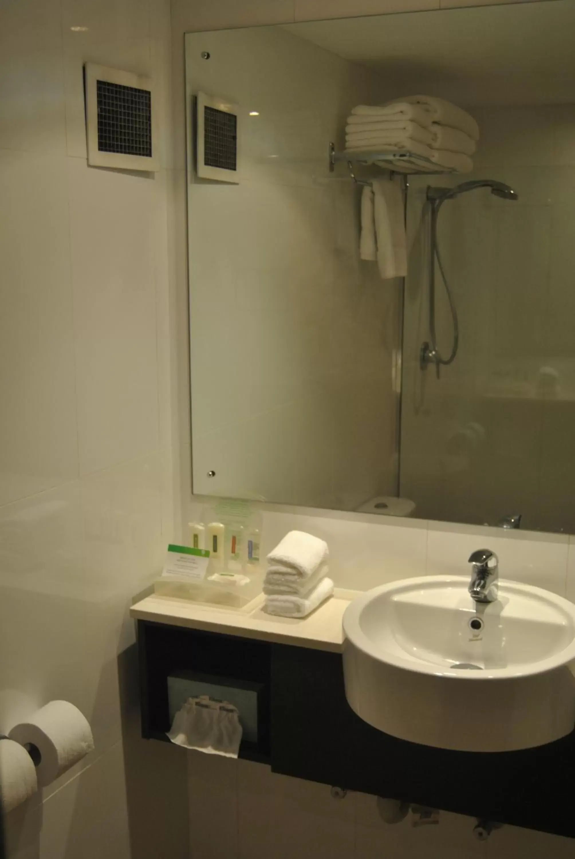 Bathroom in Holiday Inn & Suites Port Moresby, an IHG Hotel