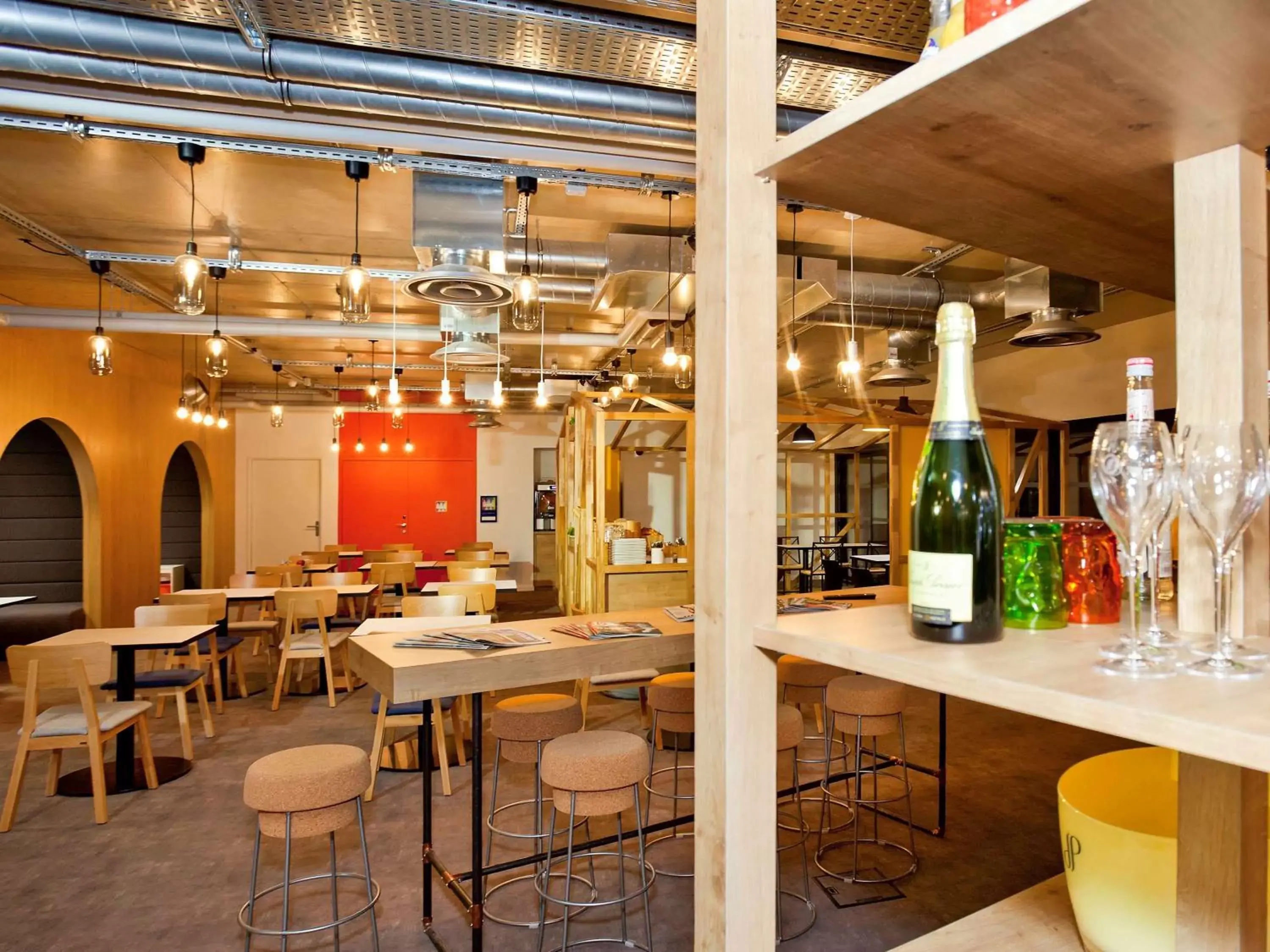 Lounge or bar, Restaurant/Places to Eat in ibis Styles Chalons en Champagne Centre