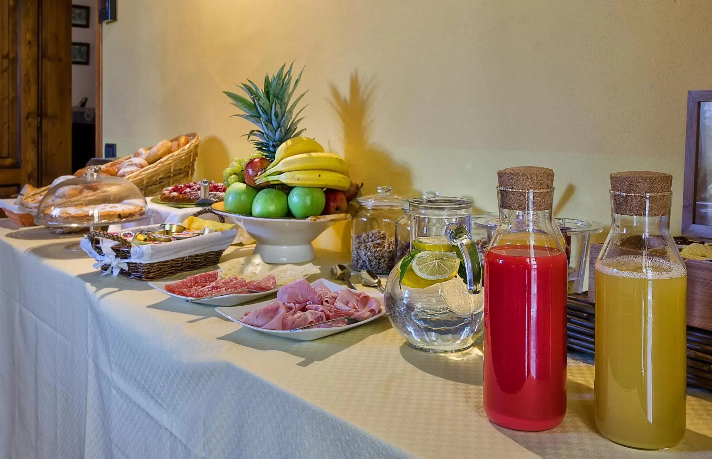 Buffet breakfast in Pisa Holidays