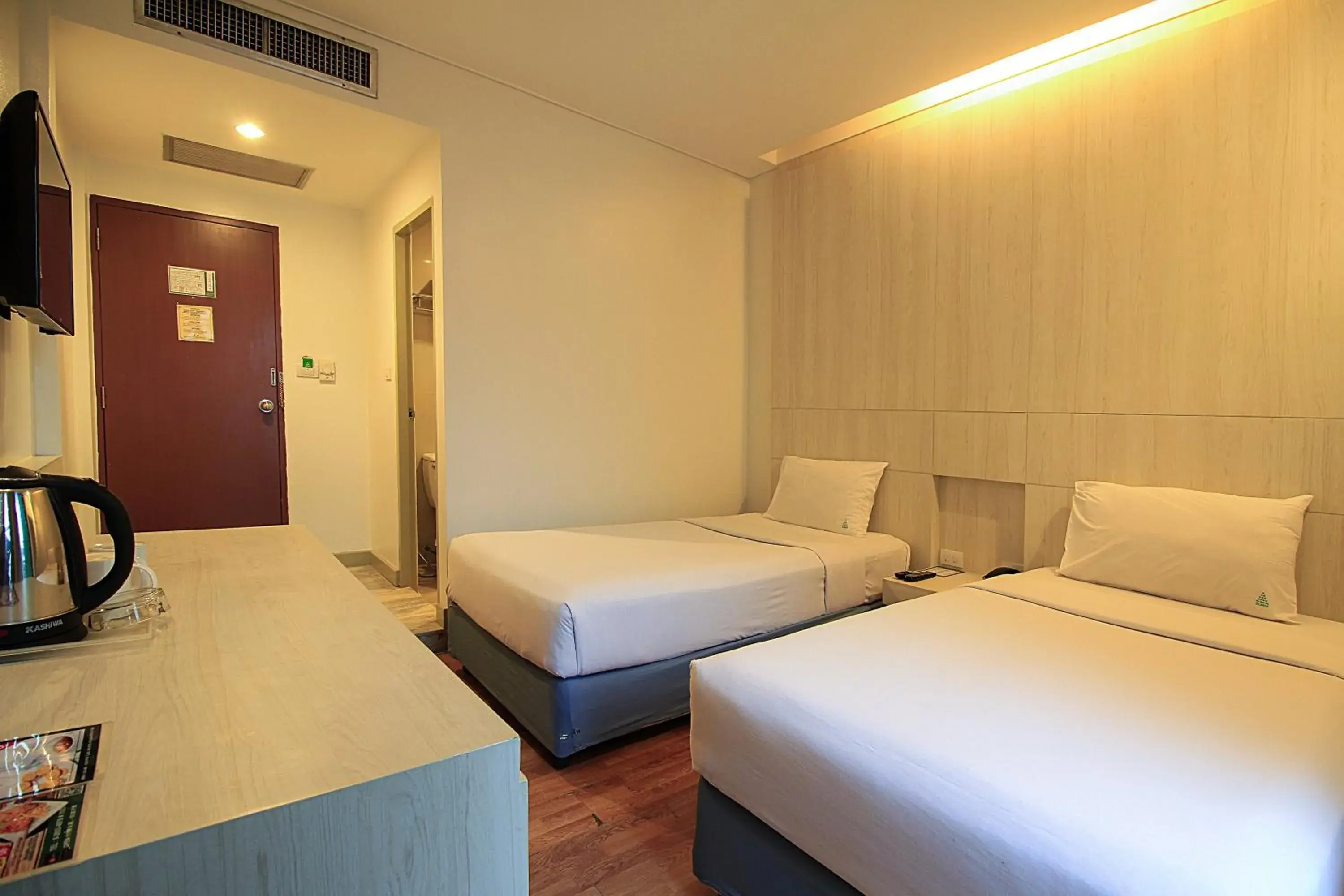 Photo of the whole room, Bed in Ten Stars Hotel Pratunam
