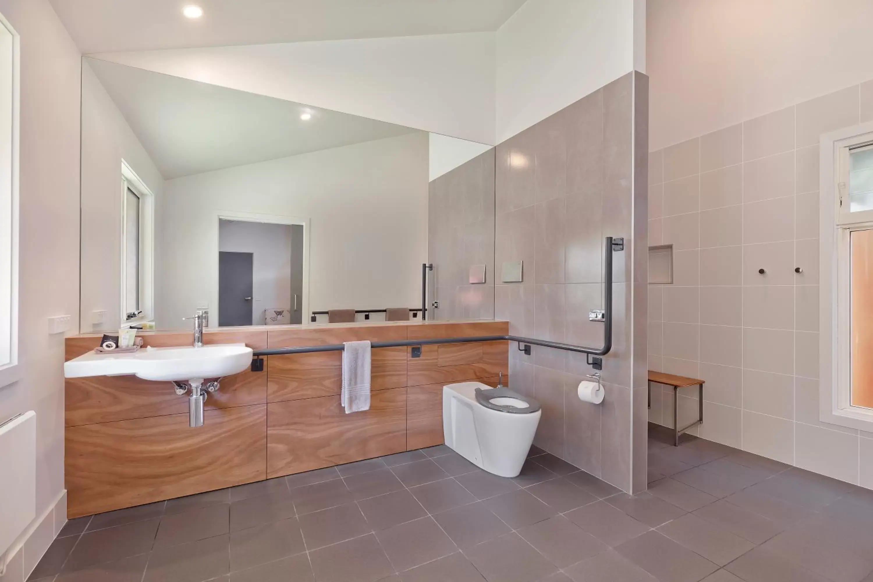 Toilet, Bathroom in Tathra Beach House Holiday Apartments