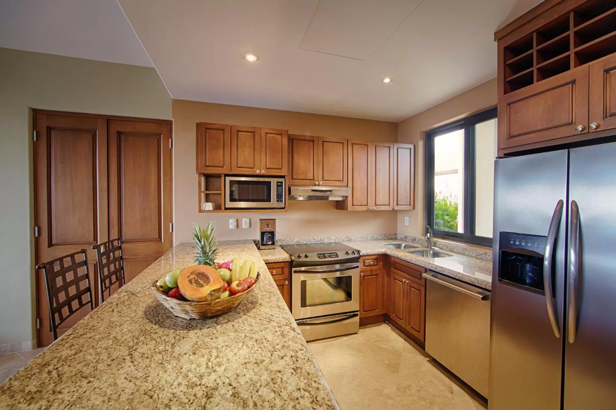 Kitchen or kitchenette in Alegranza Luxury Resort - All Master Suite