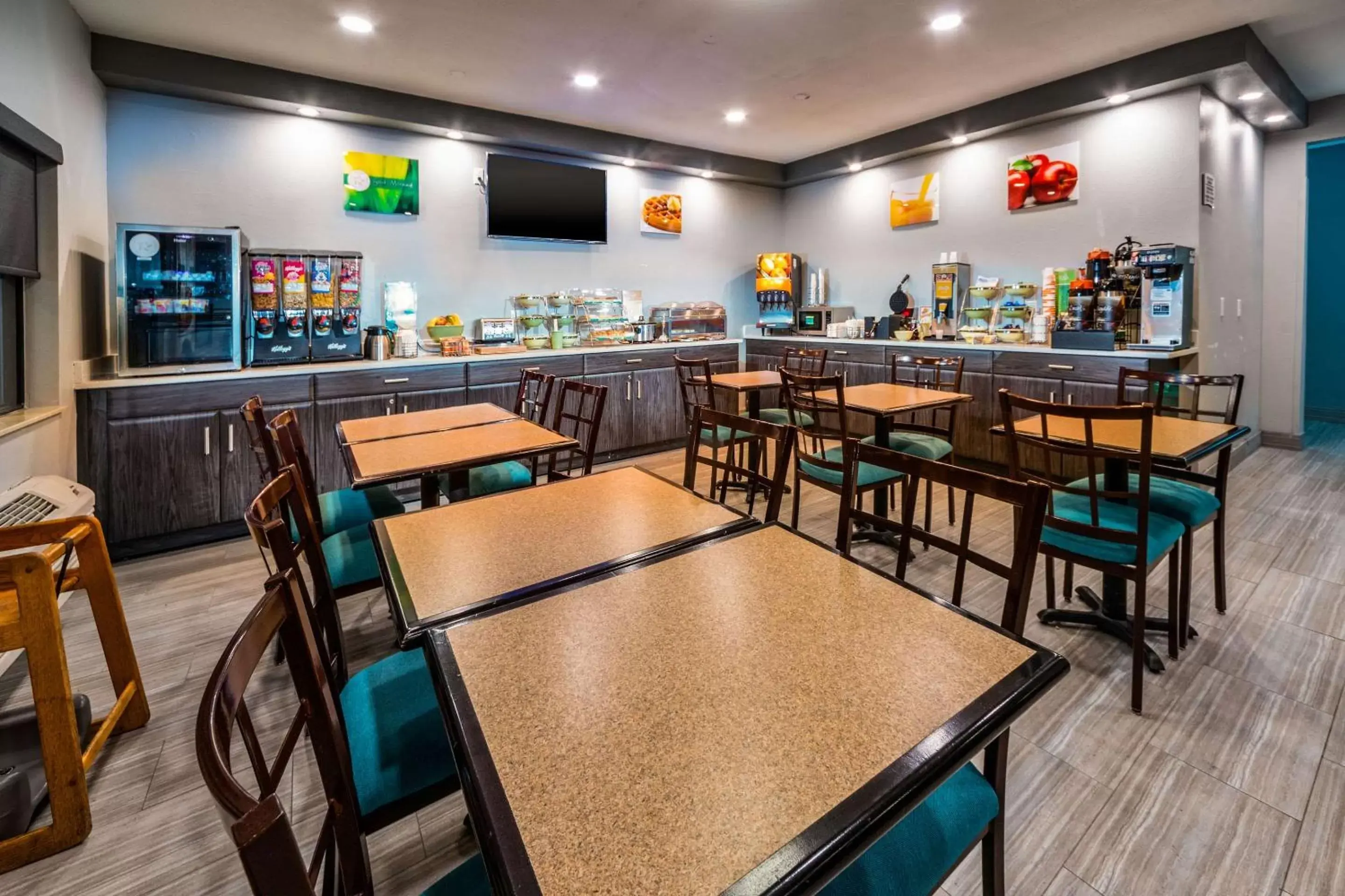 Restaurant/Places to Eat in Quality Inn & Suites