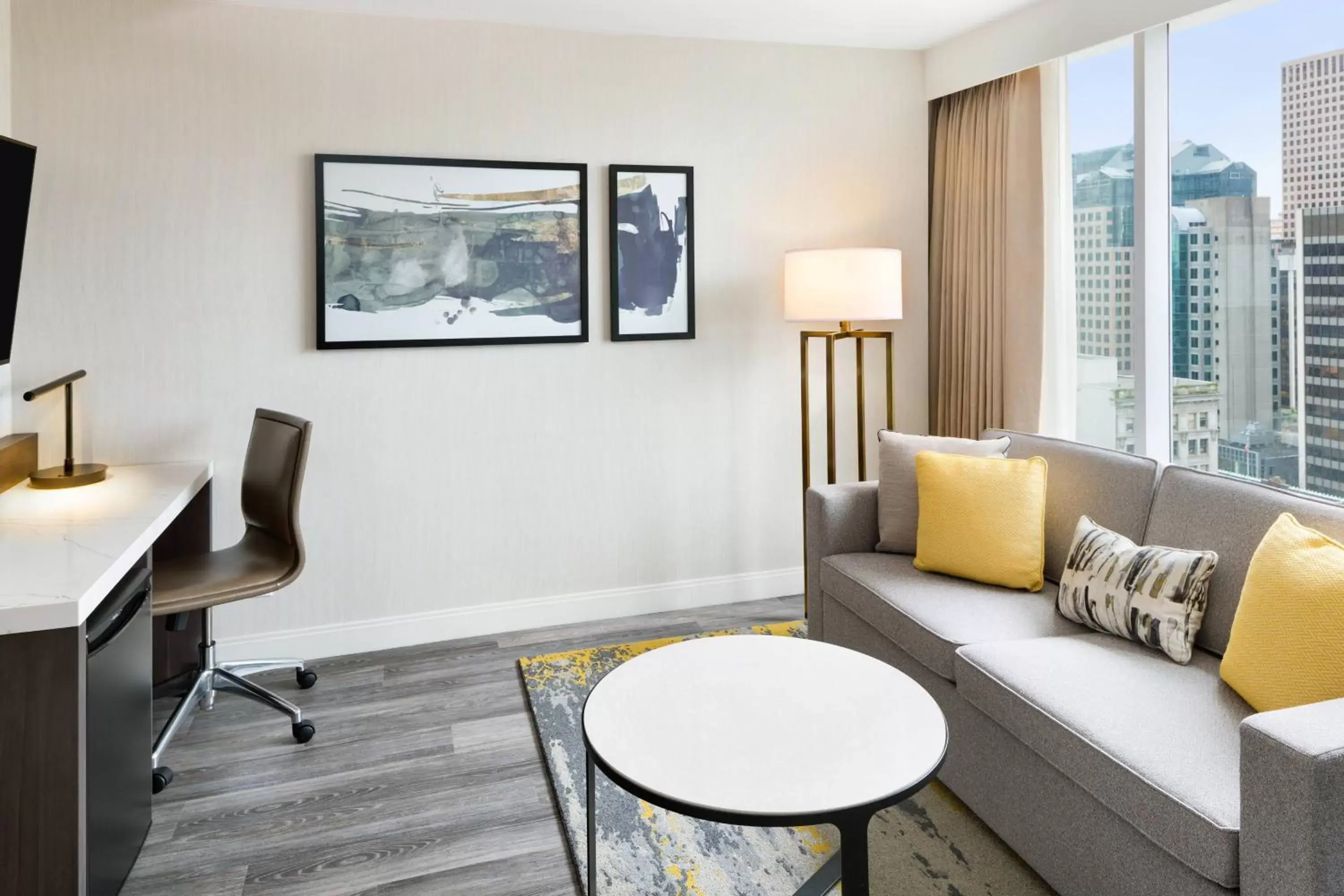 Photo of the whole room, Seating Area in Delta Hotels by Marriott Vancouver Downtown Suites