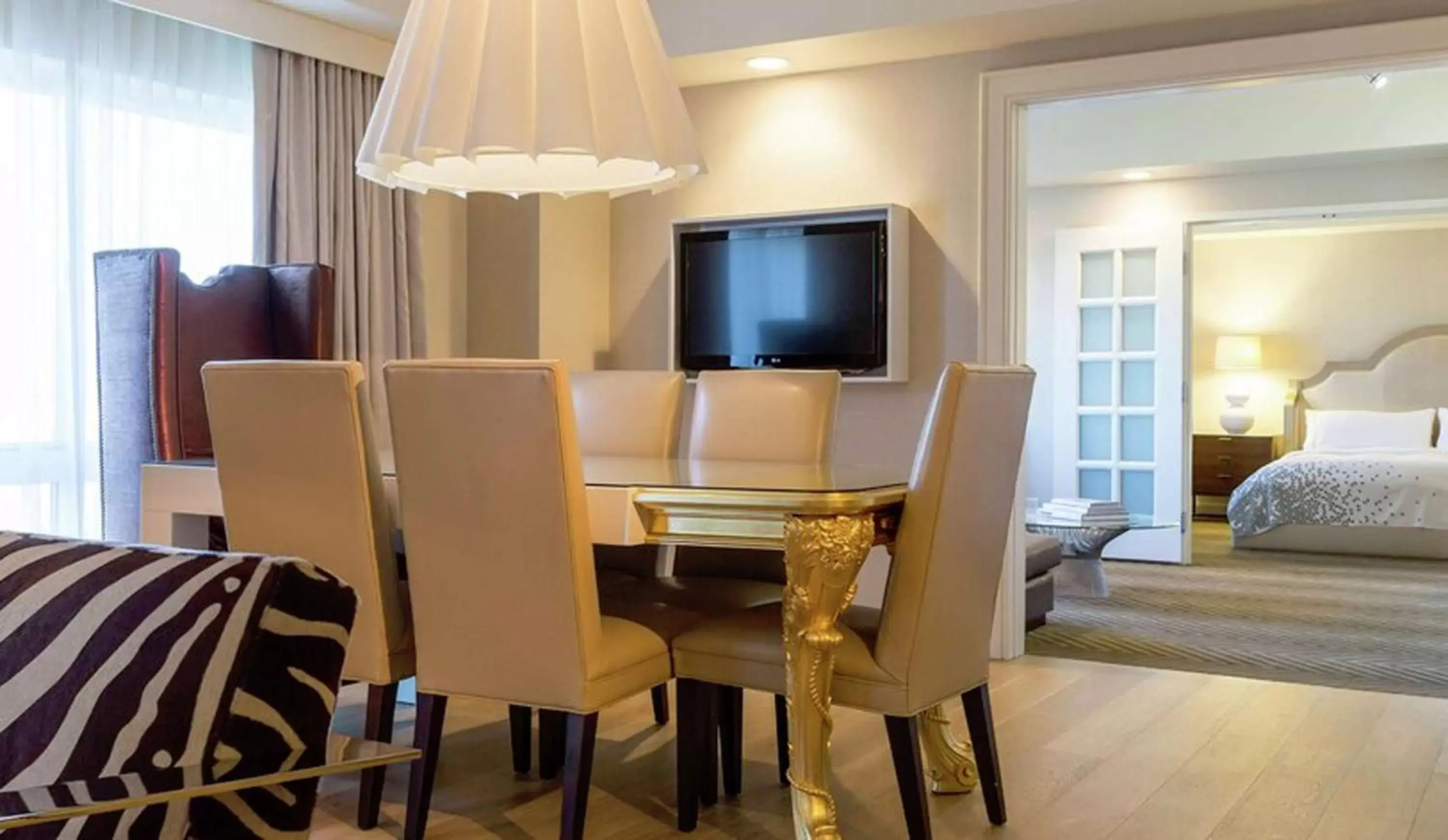 Living room, Dining Area in Hilton Charlotte Airport Hotel