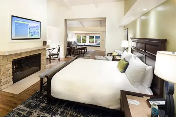 Bed in The Quail Lodge Bed in The Quail Lodge