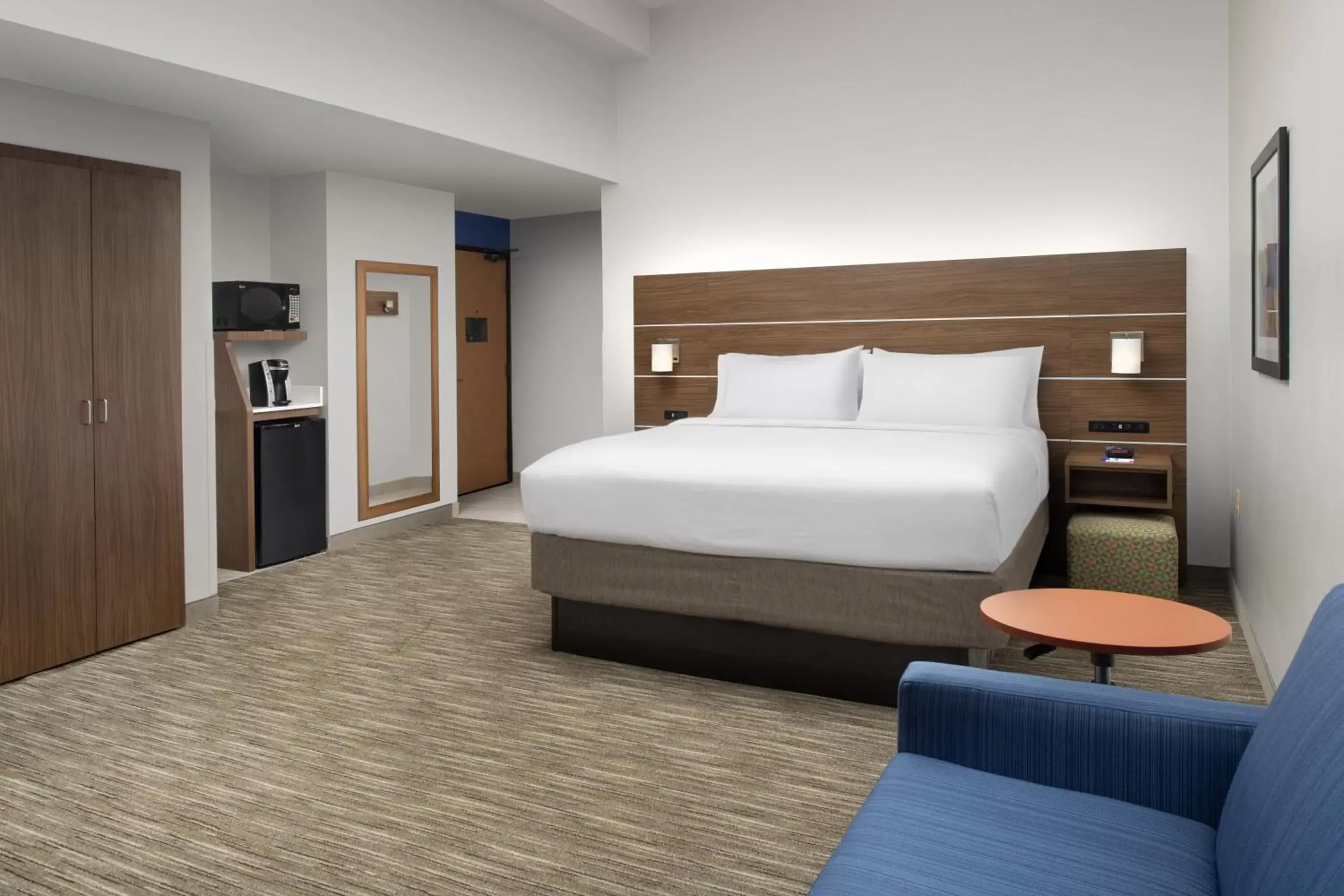 Photo of the whole room, Bed in Holiday Inn Express San Antonio North Riverwalk Area, an IHG Hotel