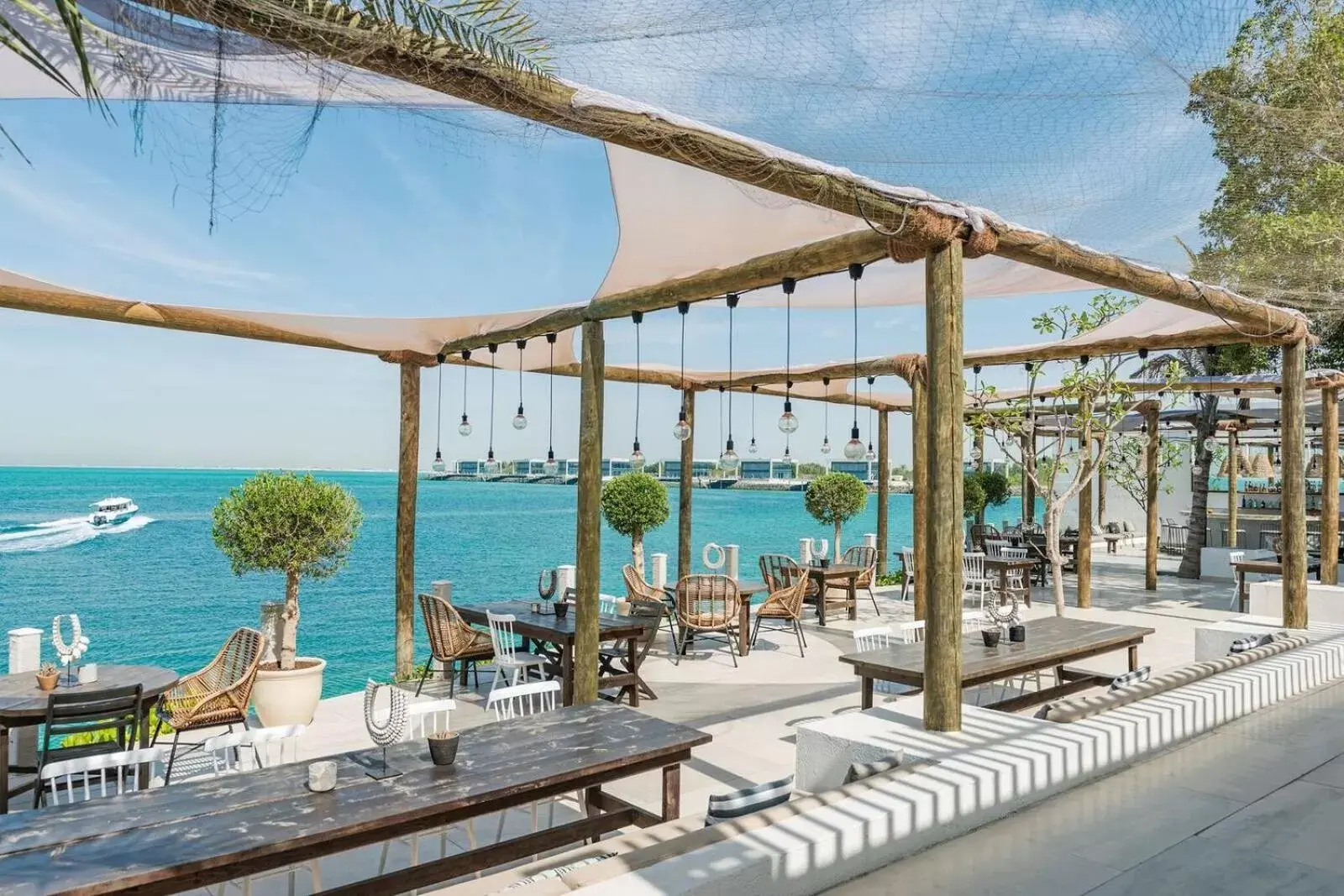 Restaurant/places to eat in Nurai Island, Saadiyat