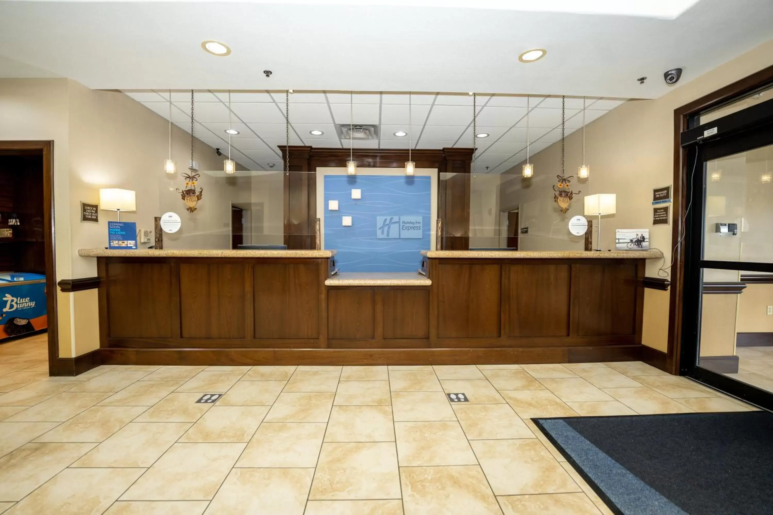 Lobby or reception in Holiday Inn Express & Suites Deer Park, an IHG Hotel