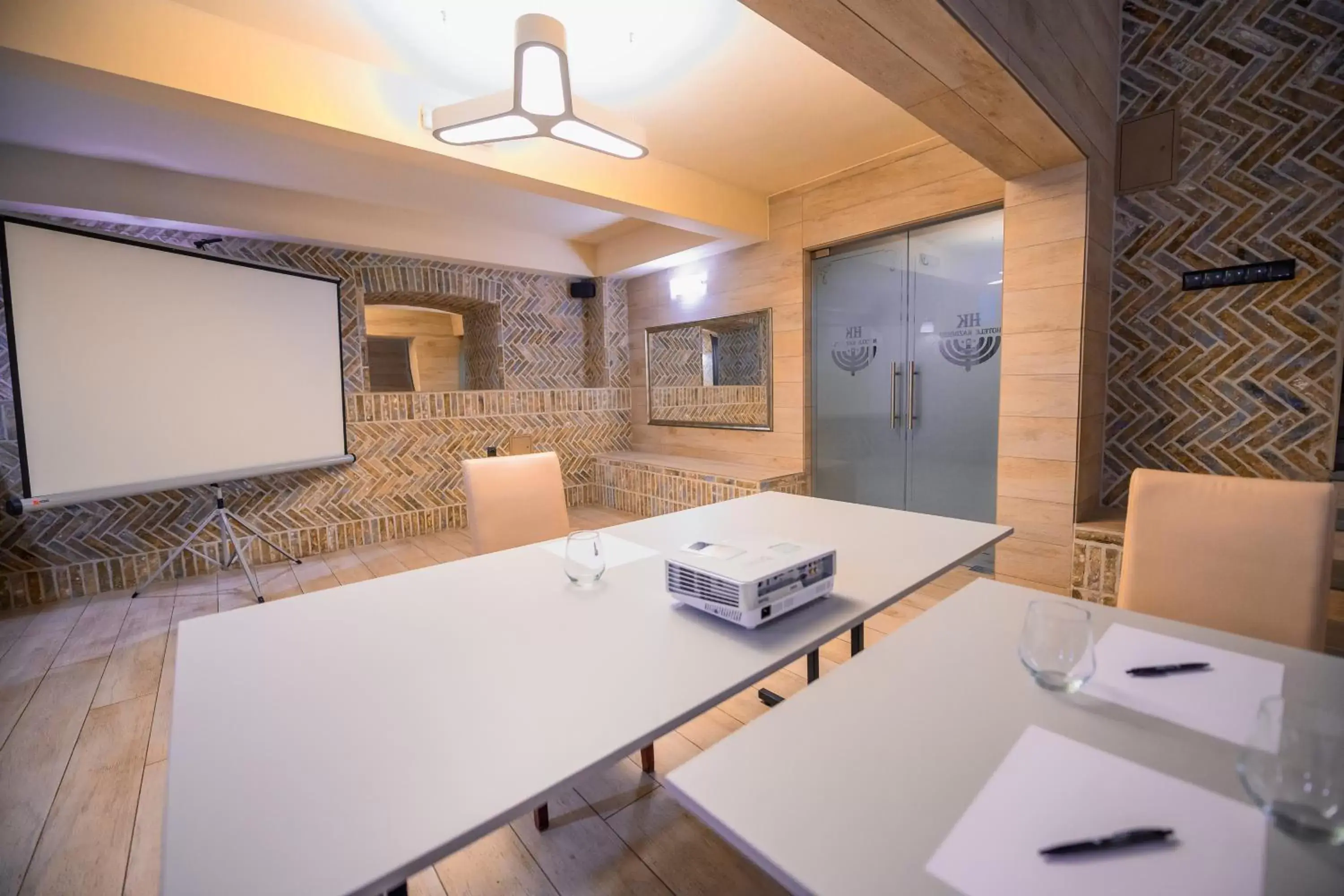 Meeting/conference room, Bathroom in Hotel Kazimierz III