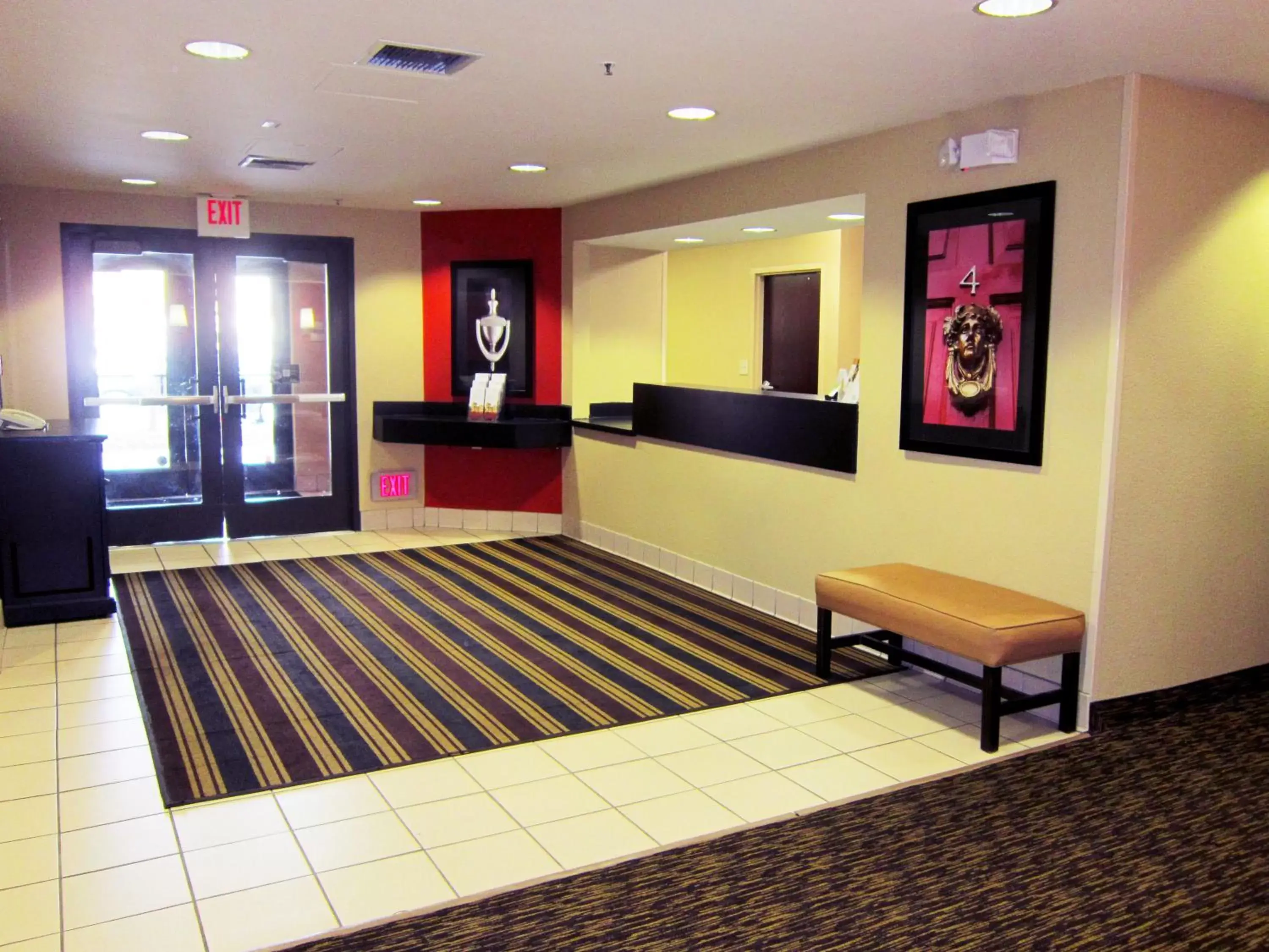 Lobby or reception, TV/Entertainment Center in Extended Stay America Suites - Livermore - Airway Blvd