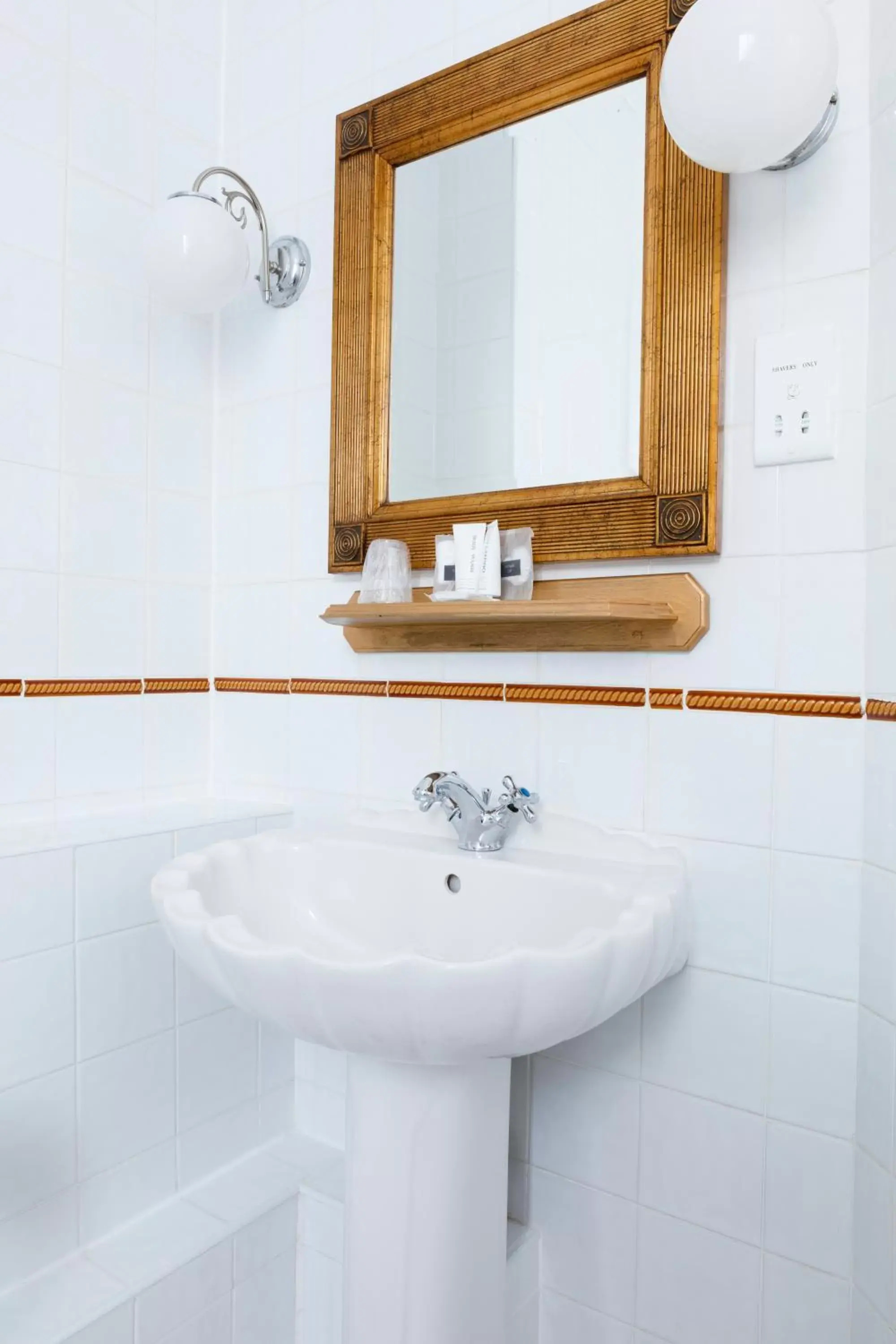 Bathroom in Best Western Abbots Barton Hotel