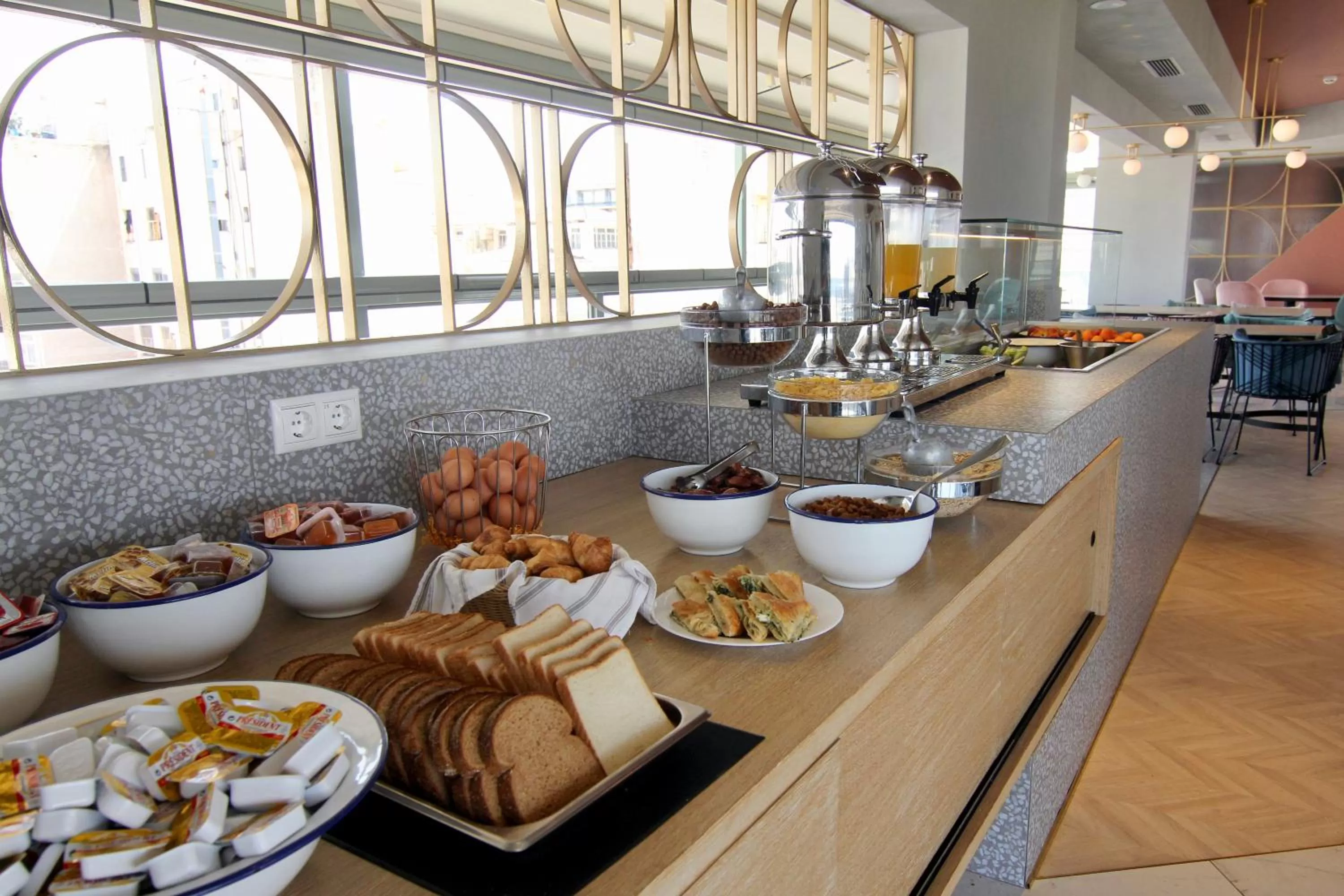 Restaurant/places to eat in Evripides Hotel