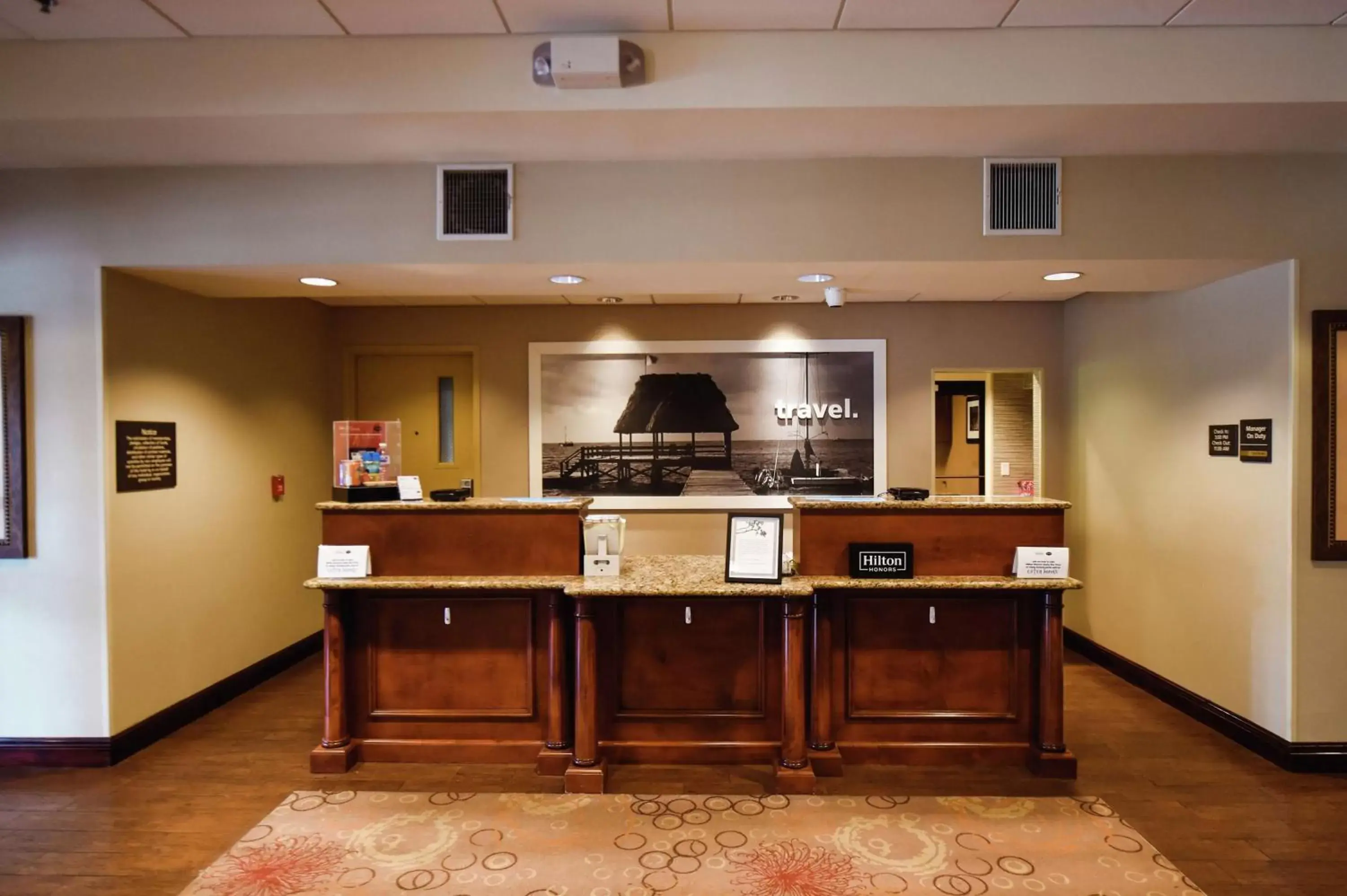Lobby or reception, Kitchen/Kitchenette in Hampton Inn & Suites Ocala - Belleview