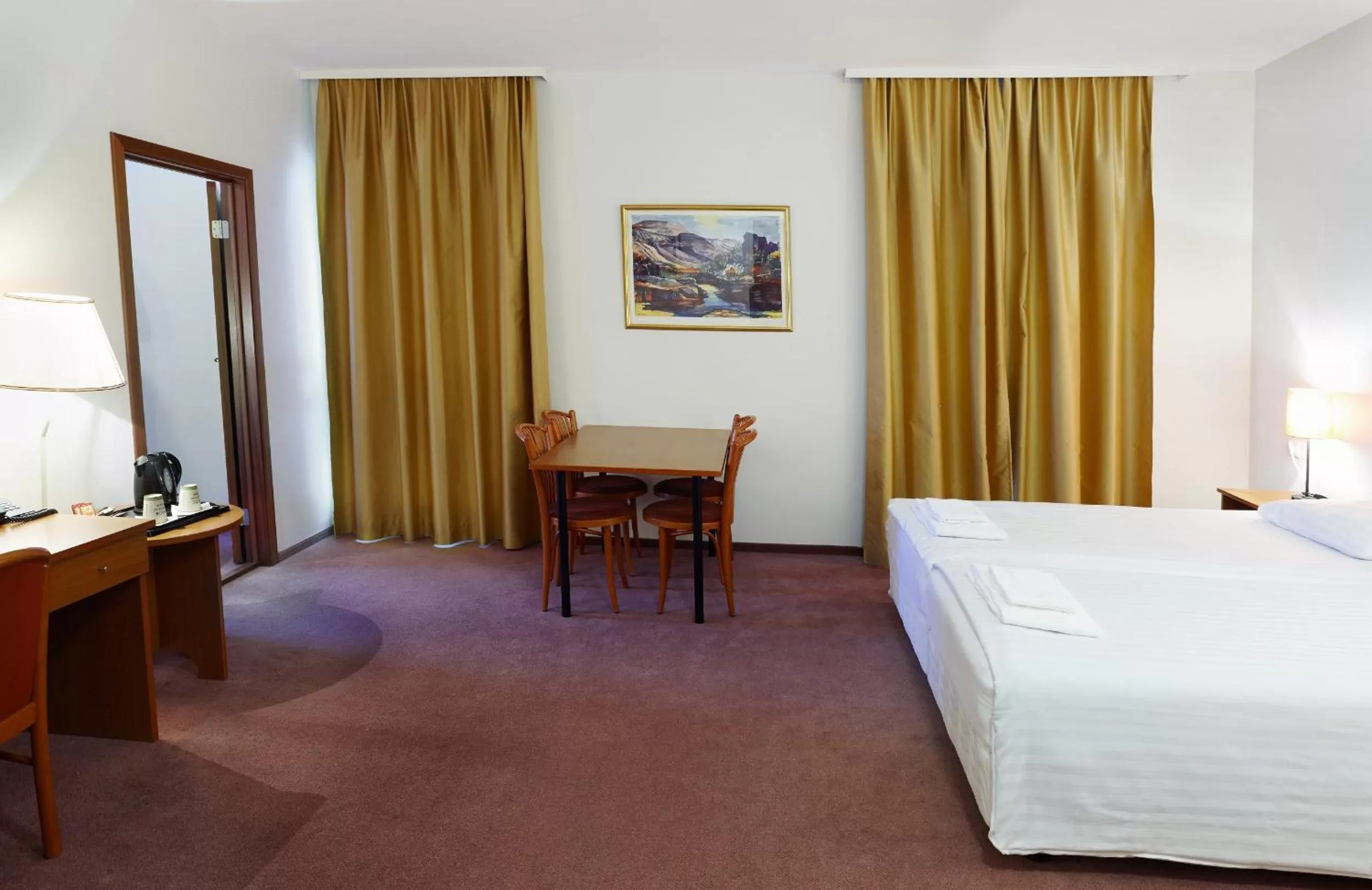 Bedroom, Bed in Fosshotel Baron