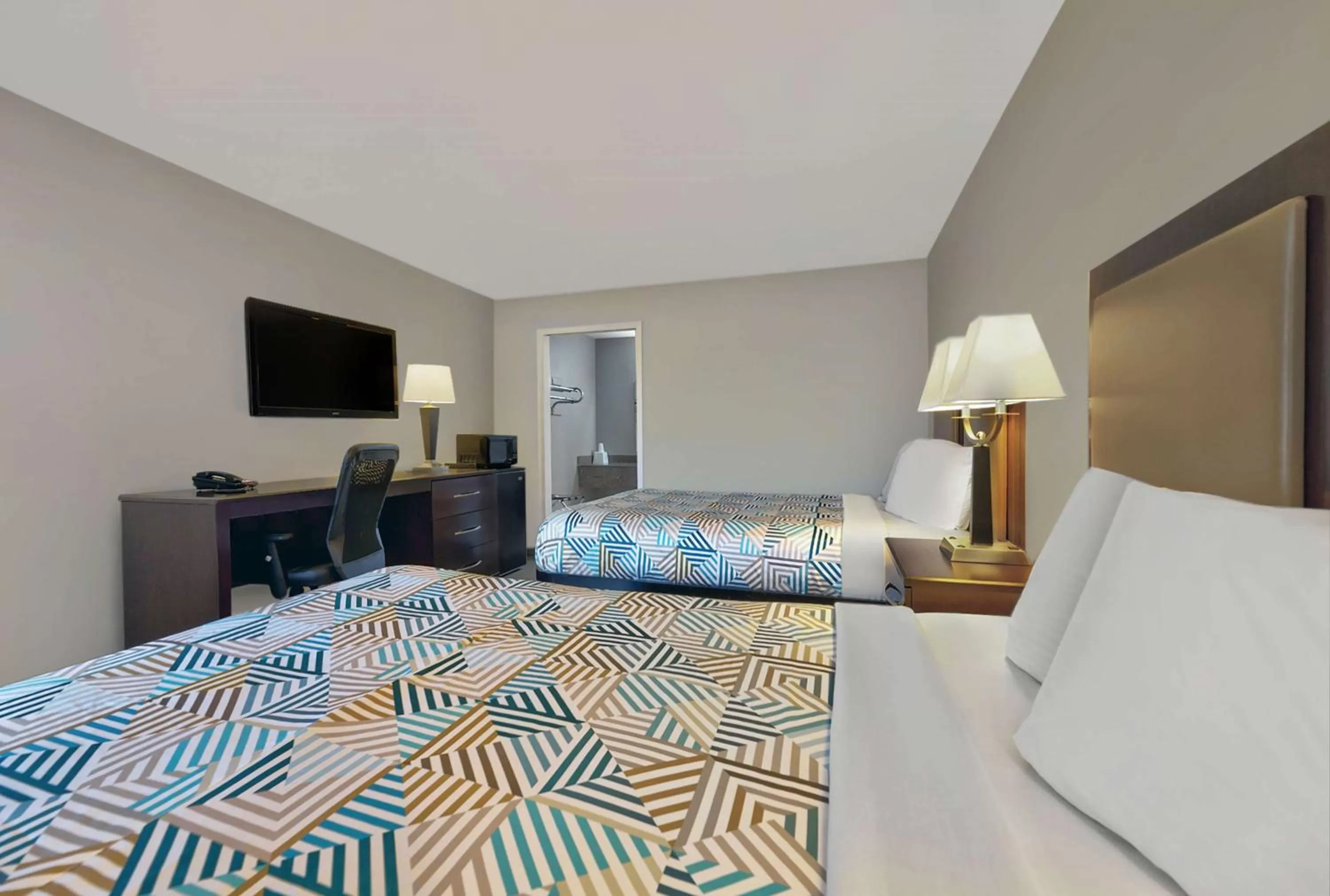 Photo of the whole room, Bed in Motel 6 McDonough, GA