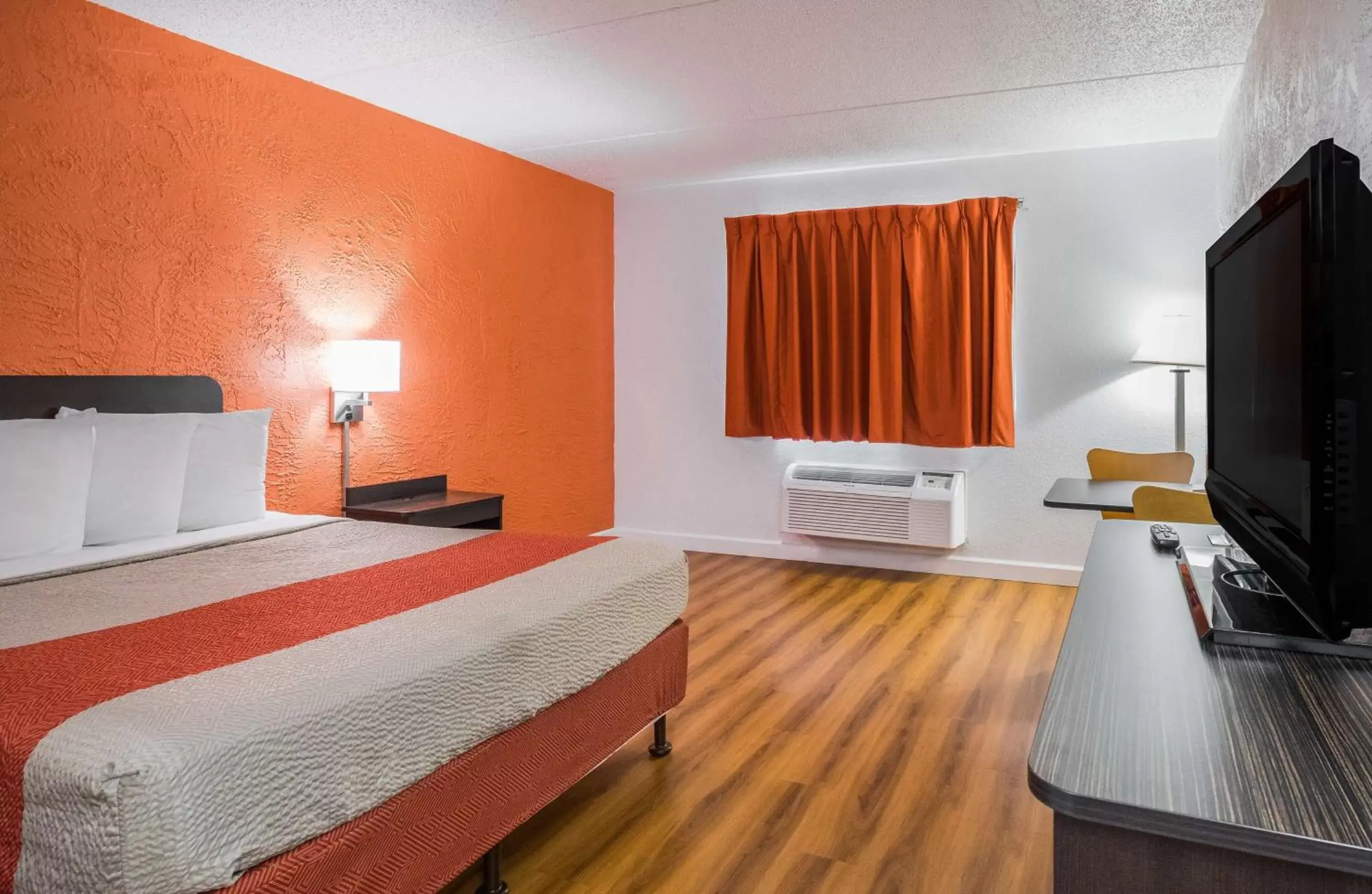 Bedroom, Bed in Motel 6-Prospect Heights, IL