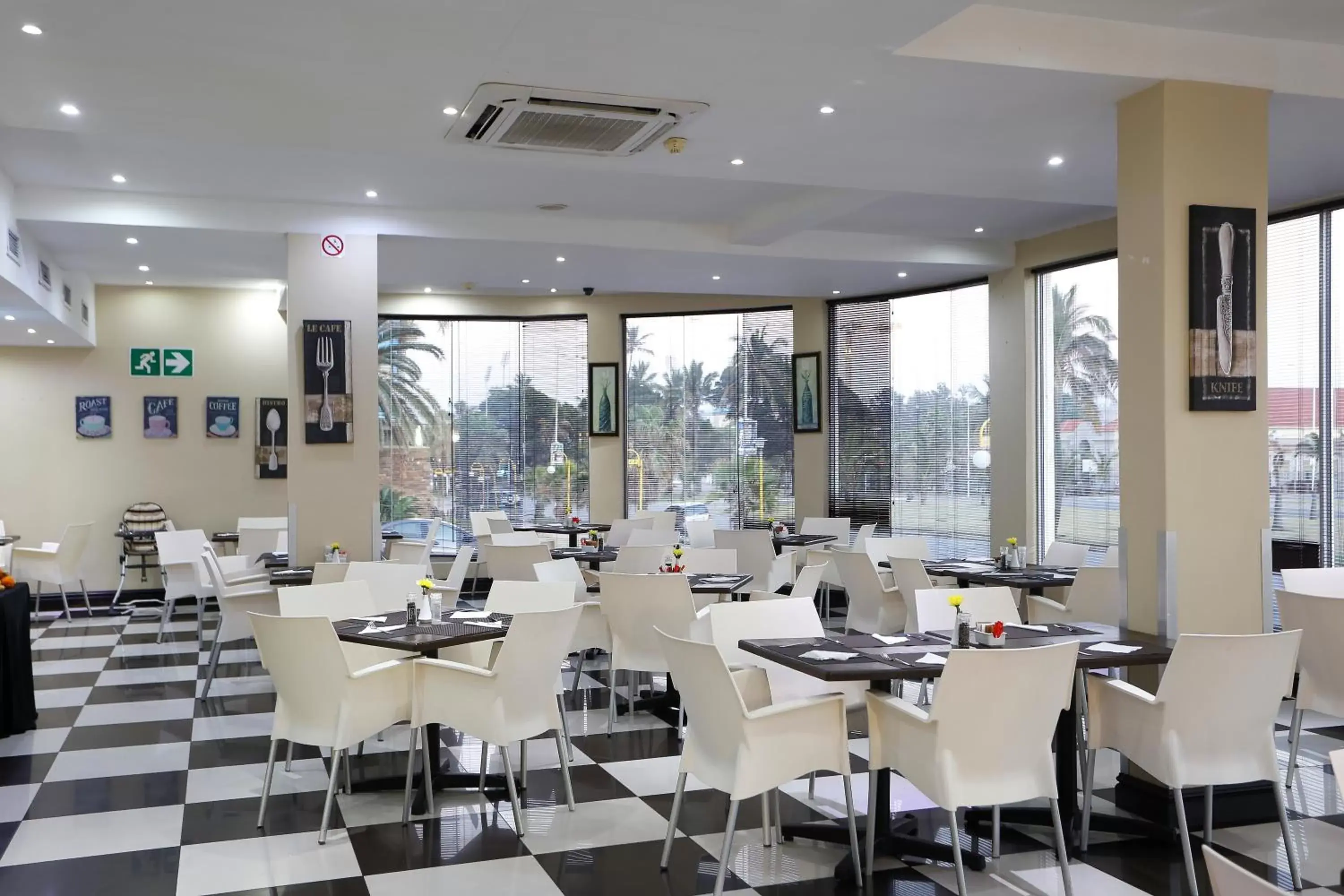 Restaurant/Places to Eat in Pavilion Hotel Durban