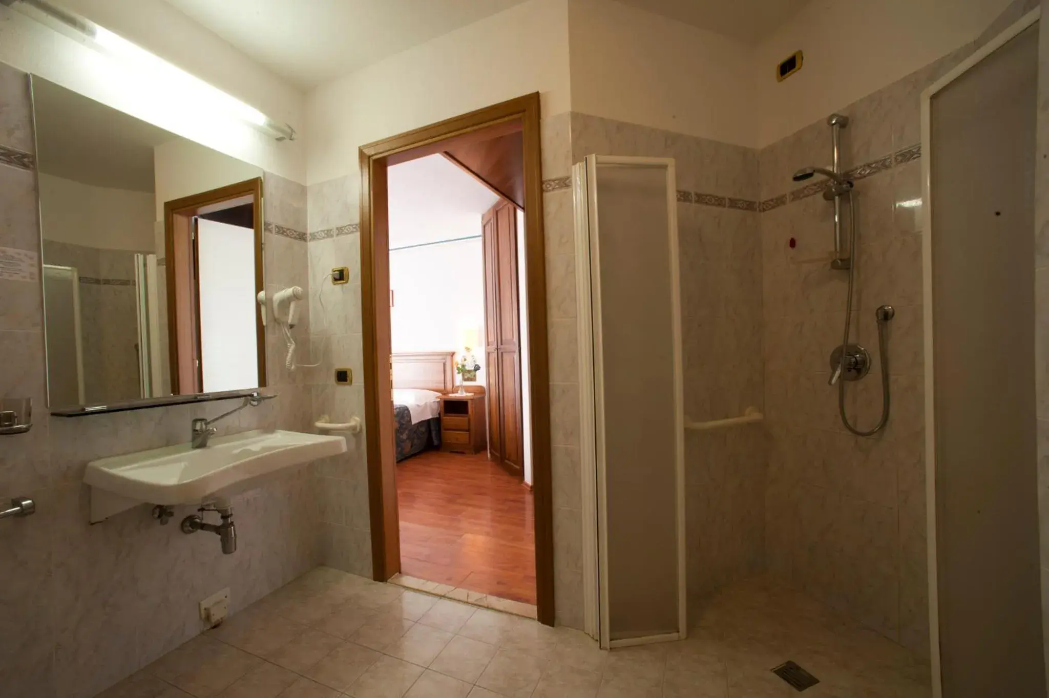 Bathroom in Albergo La Lanterna