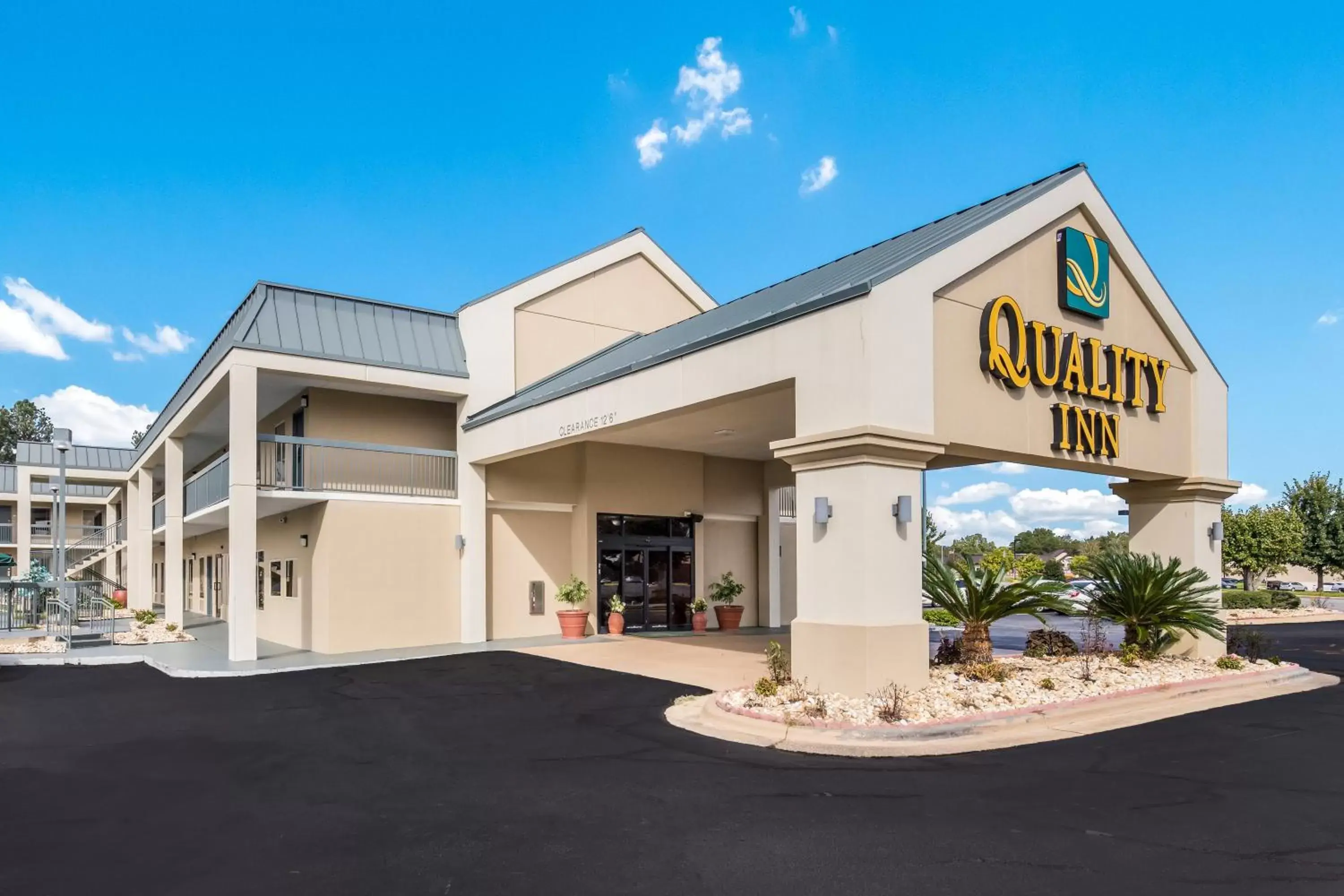 Property building in Quality Inn Albany