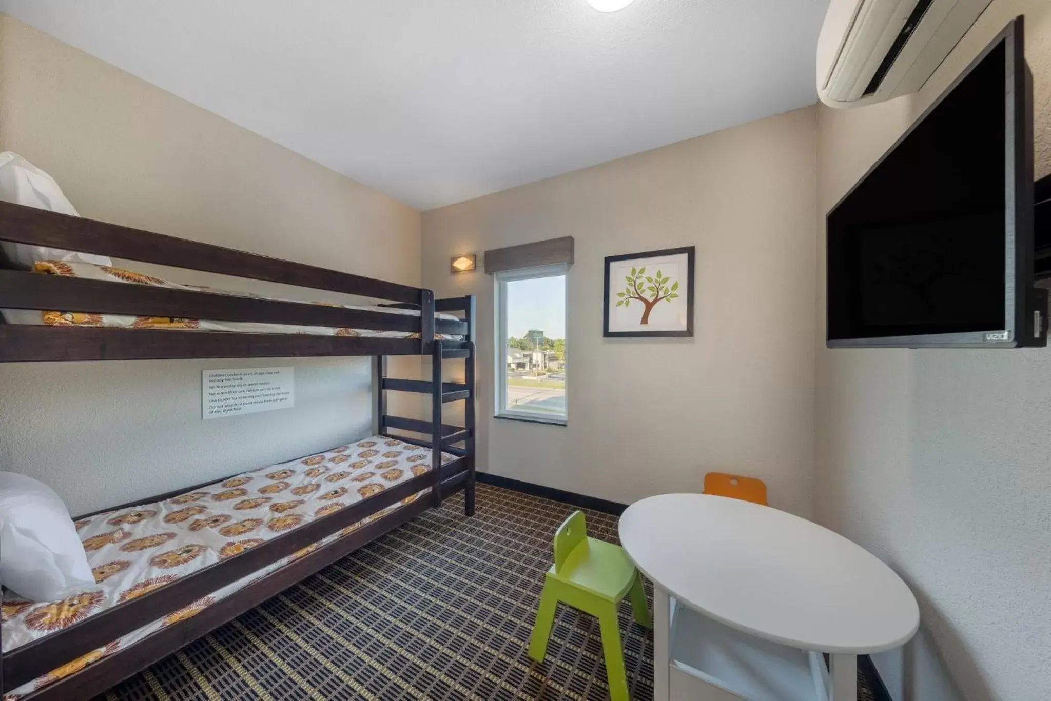 Photo of the whole room, Bunk Bed in Holiday Inn Express & Suites Pittsburg, an IHG Hotel