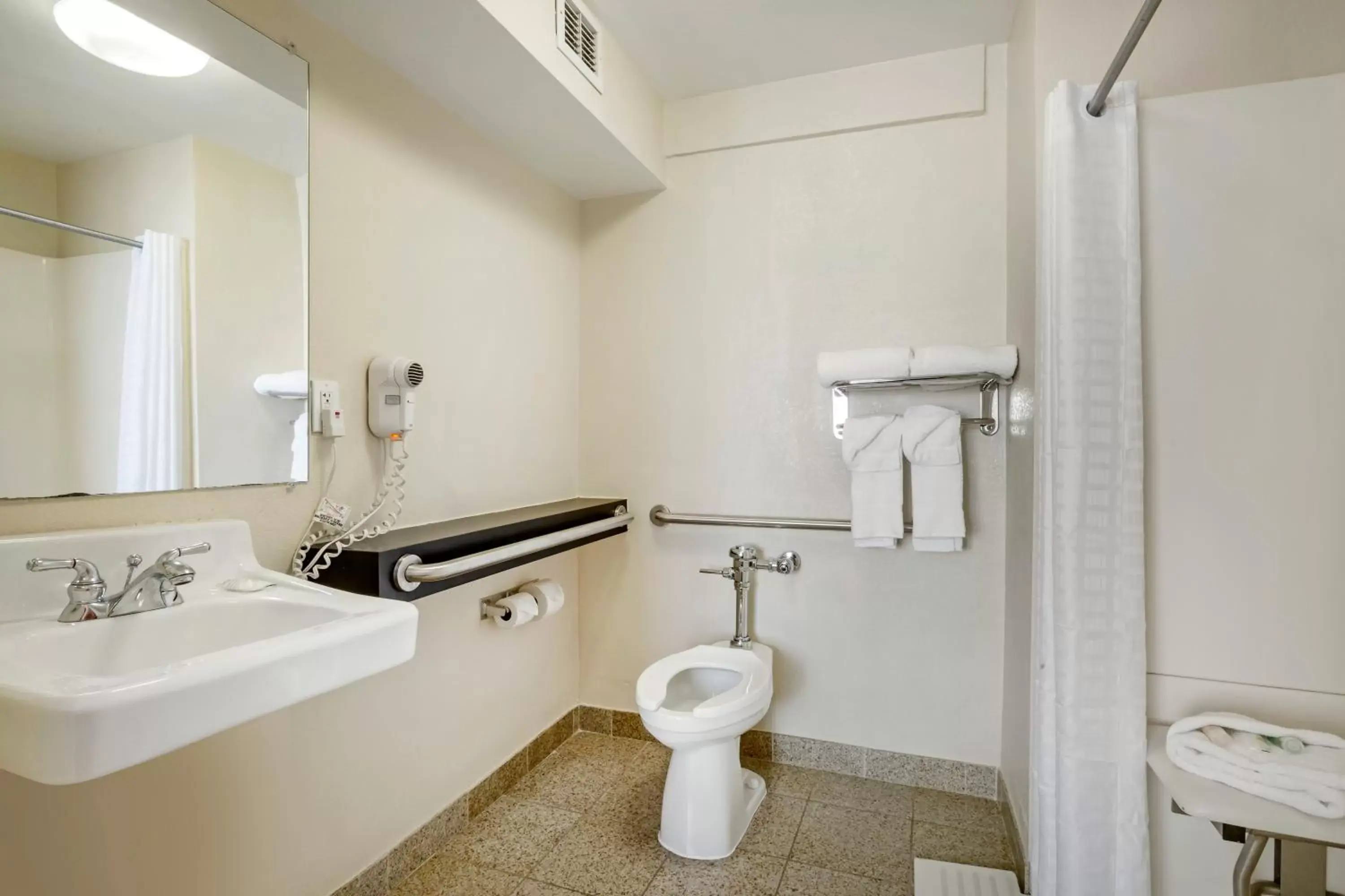 Shower, Bathroom in The Capitol Hotel, Ascend Hotel Collection