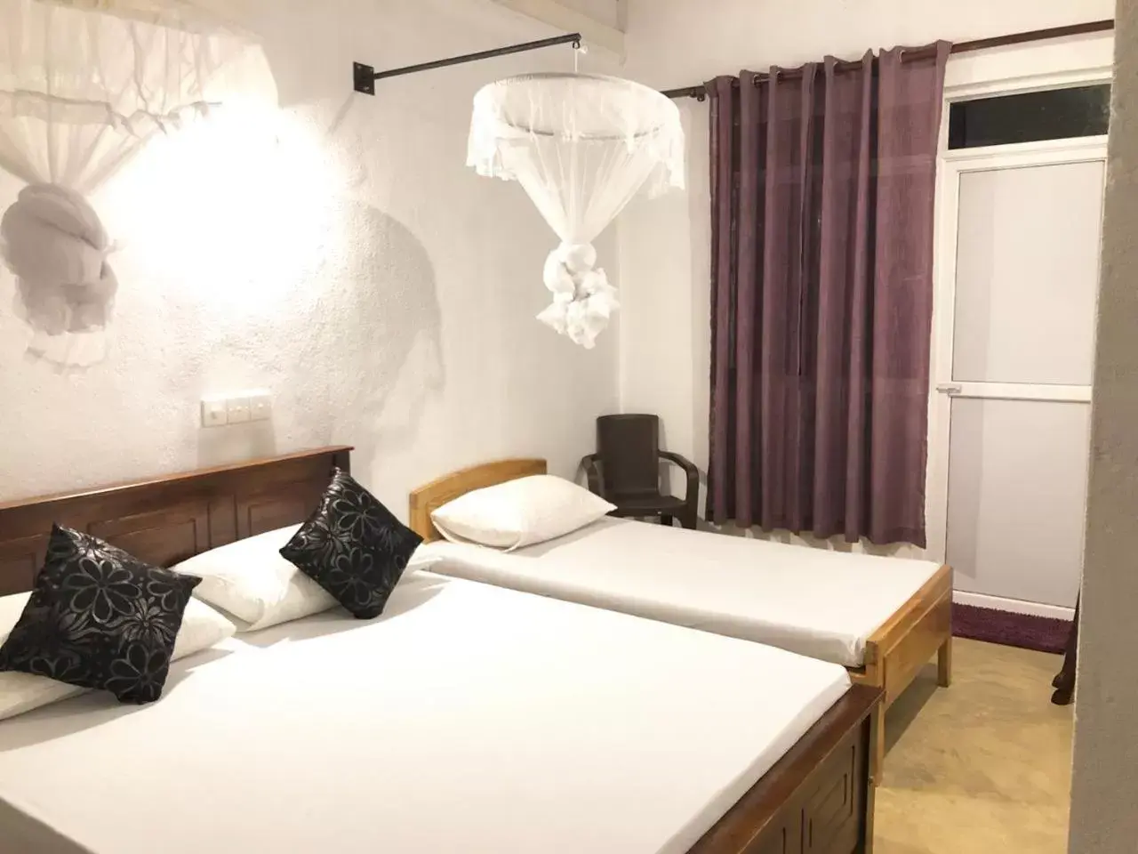 Shower, Bed in Holiday Inn Unawatuna