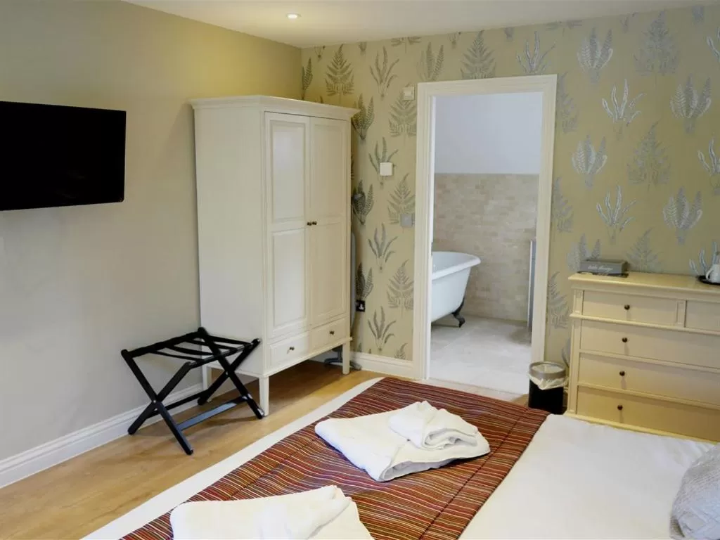 Bedroom, Bed in The Sun Inn