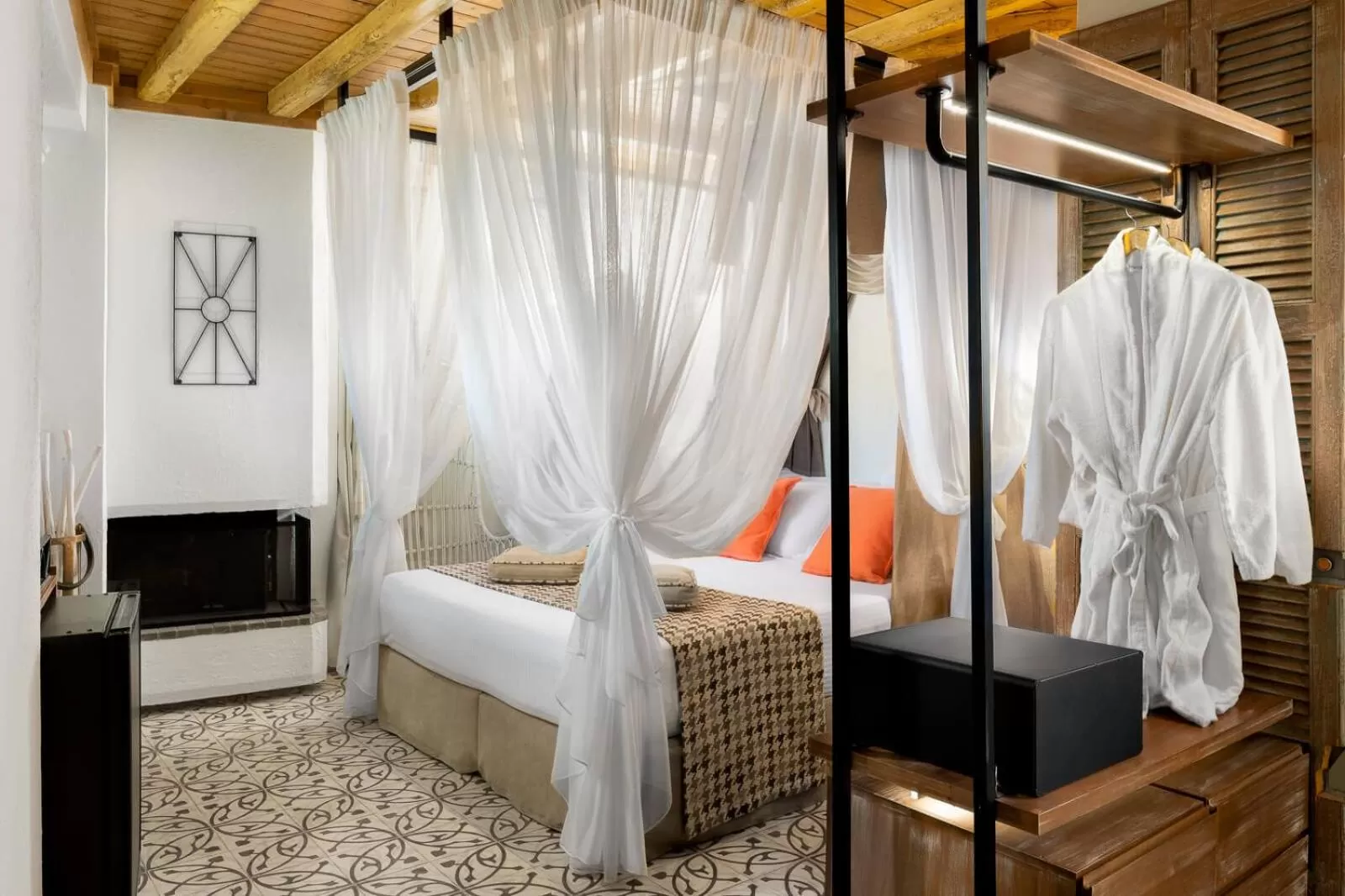 Bed in Elakati Luxury Boutique Hotel - Adults Only