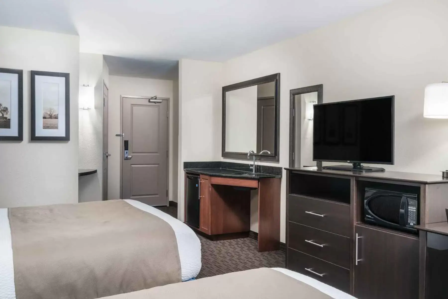TV and multimedia, TV/Entertainment Center in AmericInn by Wyndham Windom