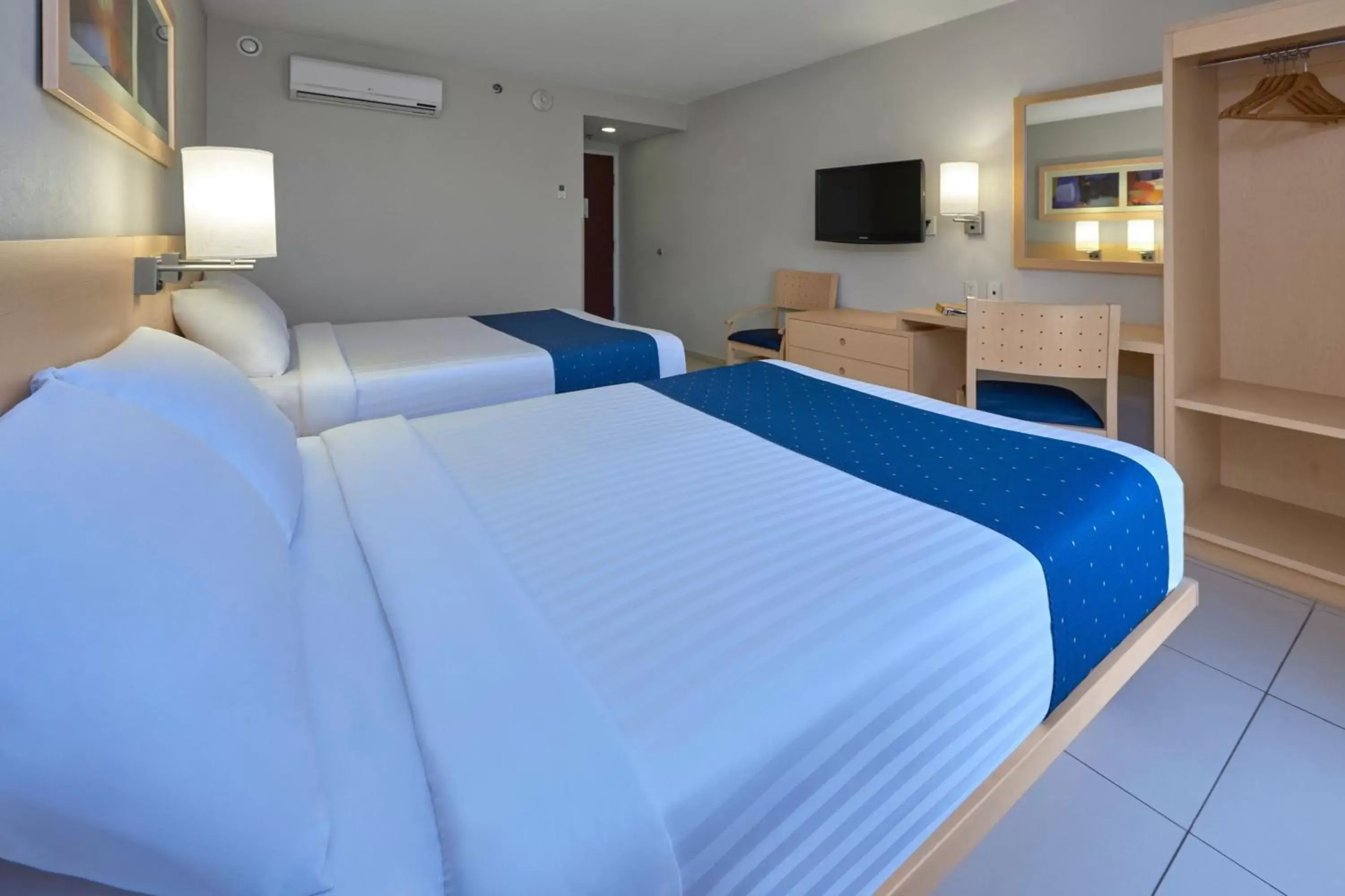 Photo of the whole room, Bed in City Express by Marriott Xalapa