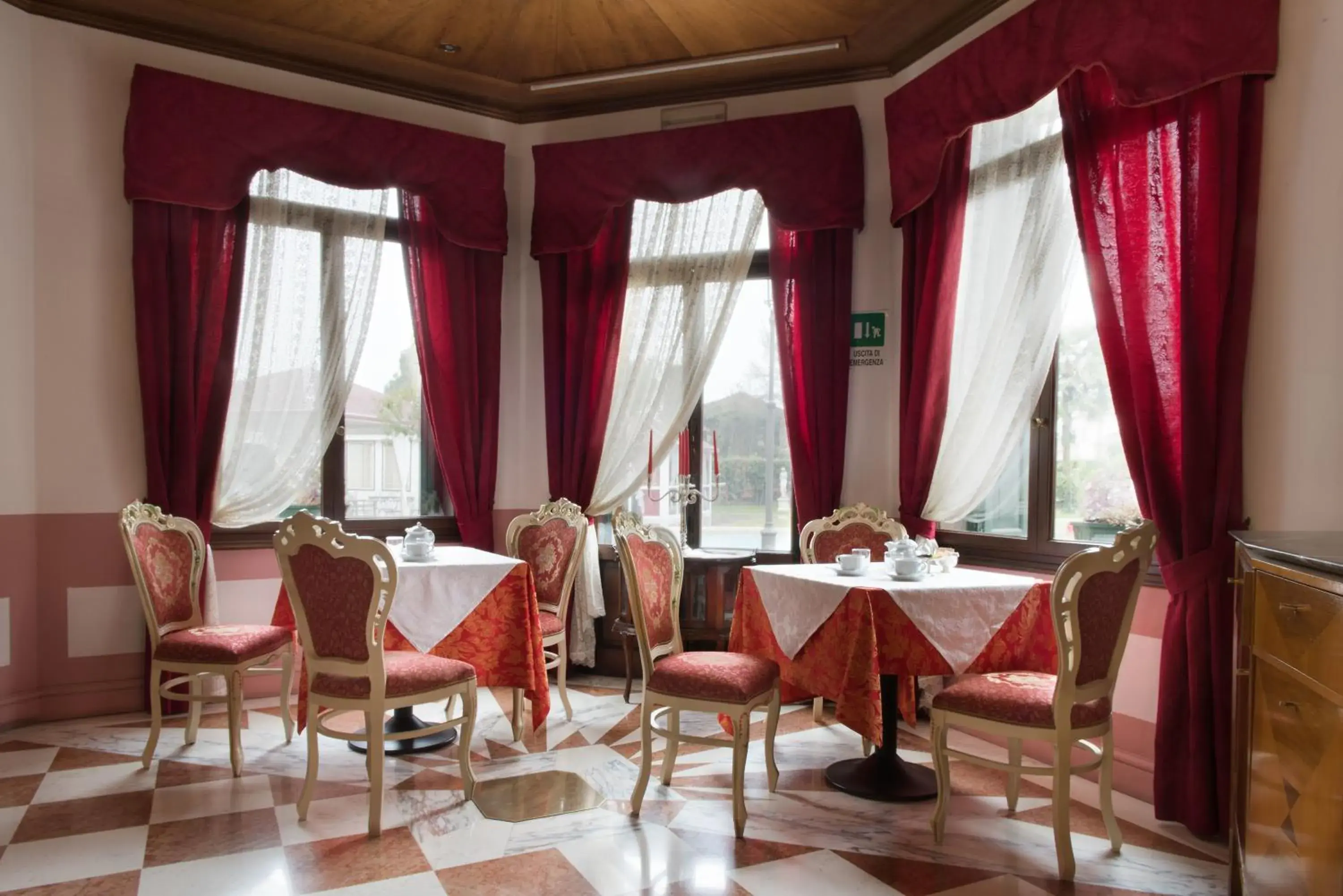 Restaurant/Places to Eat in Hotel Villa Stucky