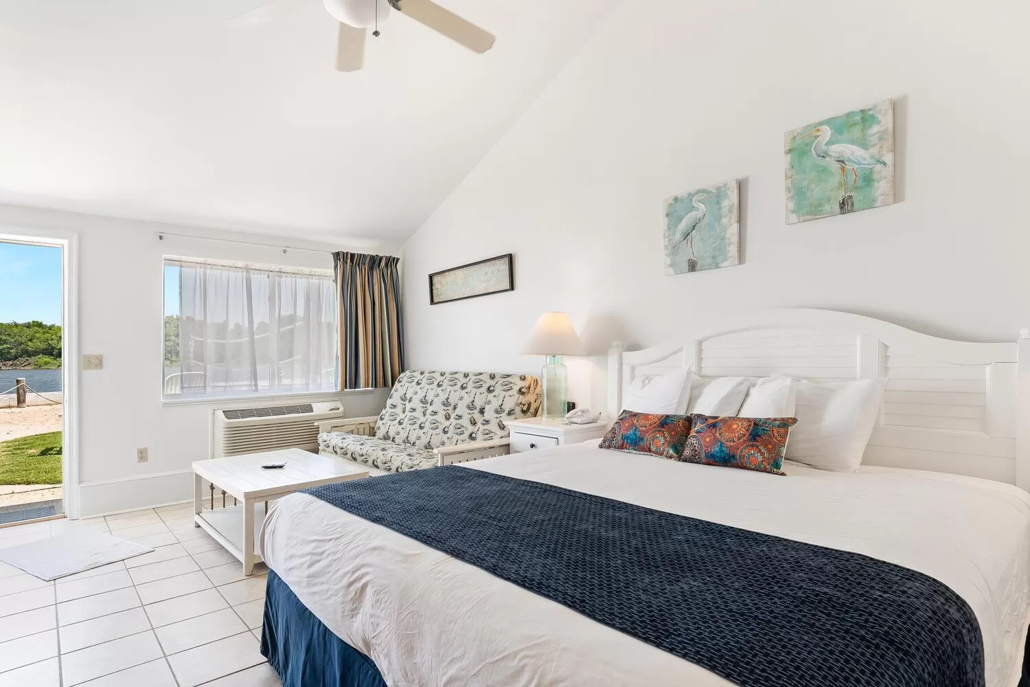 Photo of the whole room in Lowes Wharf Marina Inn