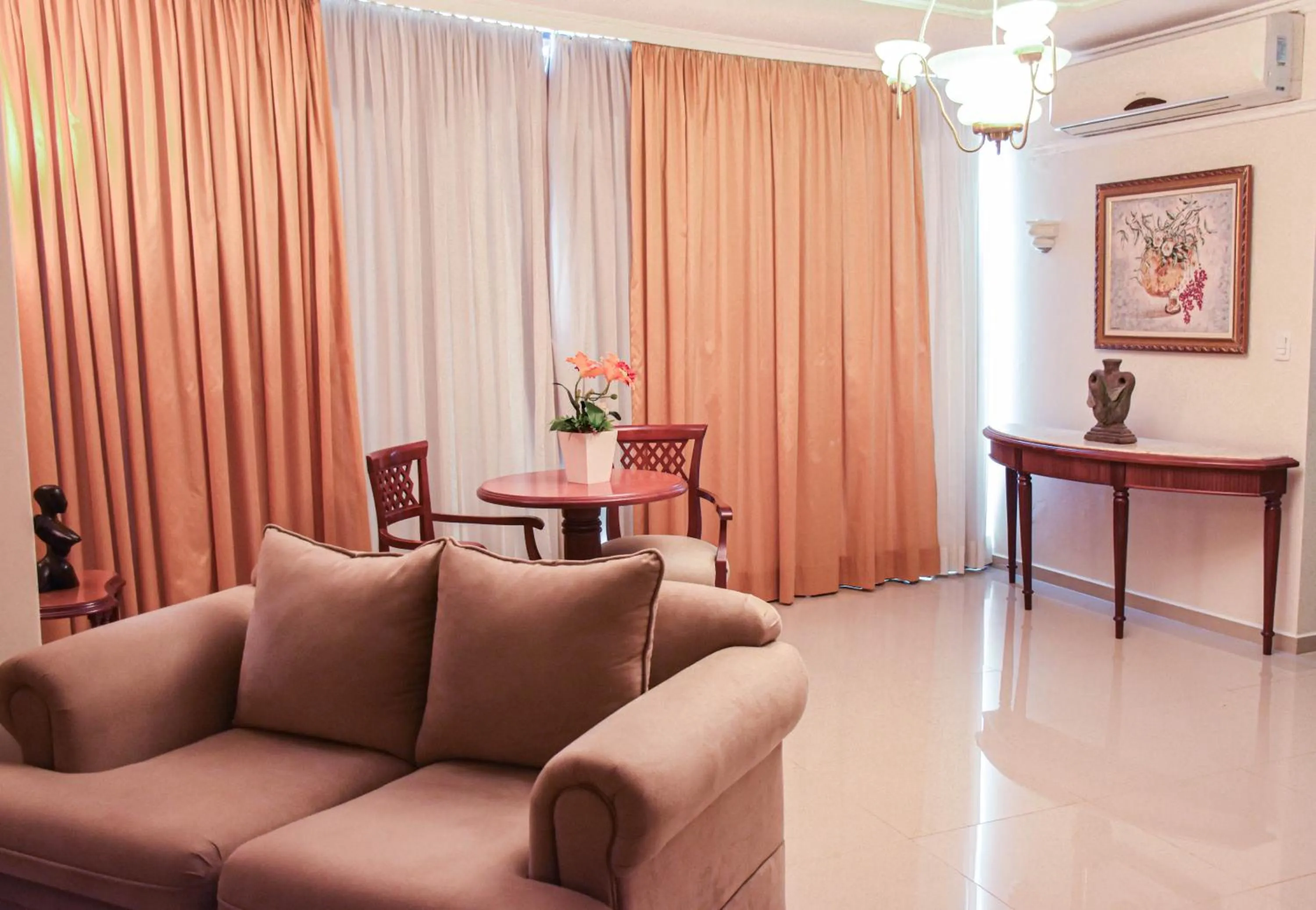 Living room in Hotel Golden Park Internacional Foz & Convenções By Nacional Inn