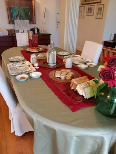 Restaurant/Places to Eat in Artistic House