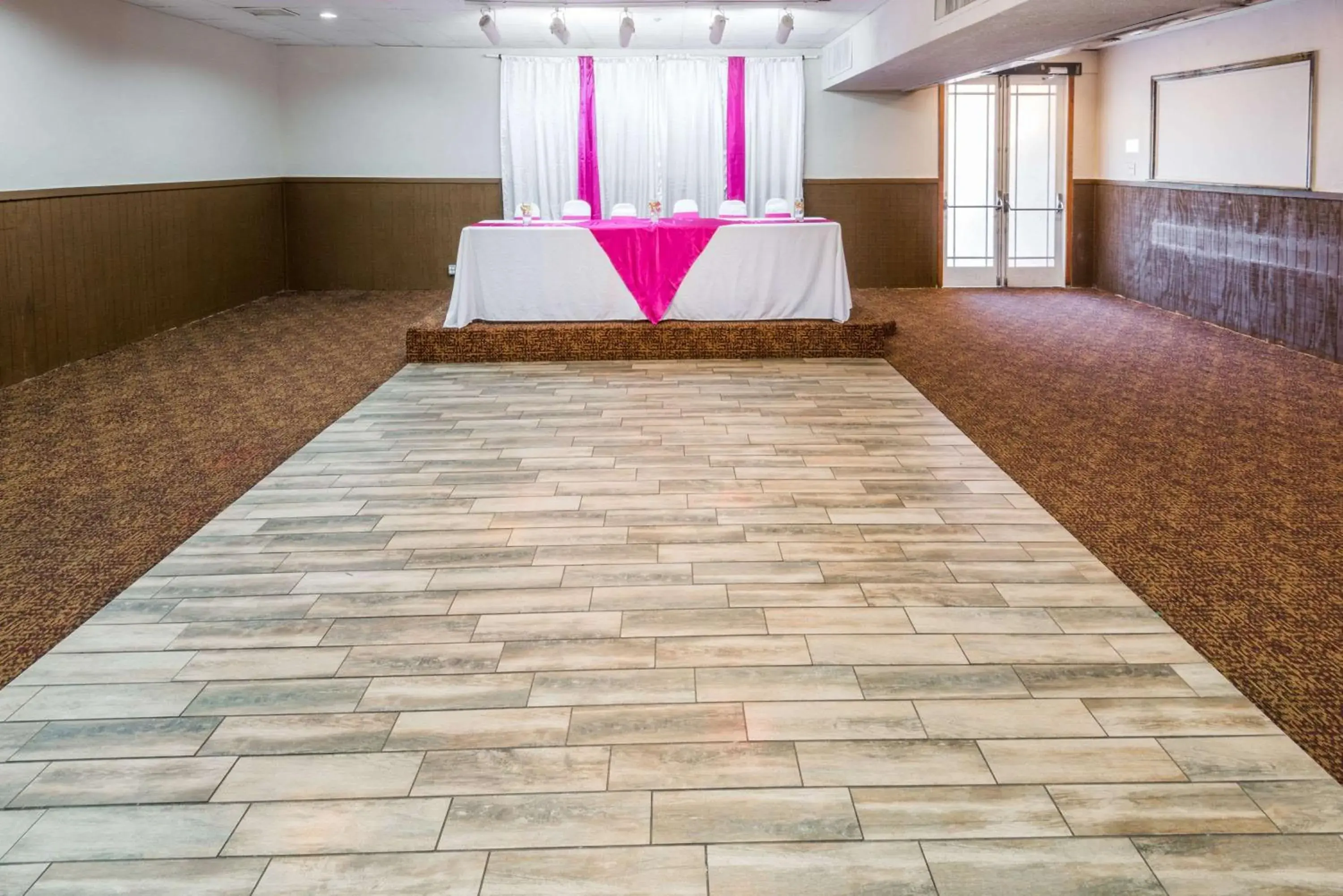 On site, Banquet Facilities in Columbus Grand Hotel & Banquet Center