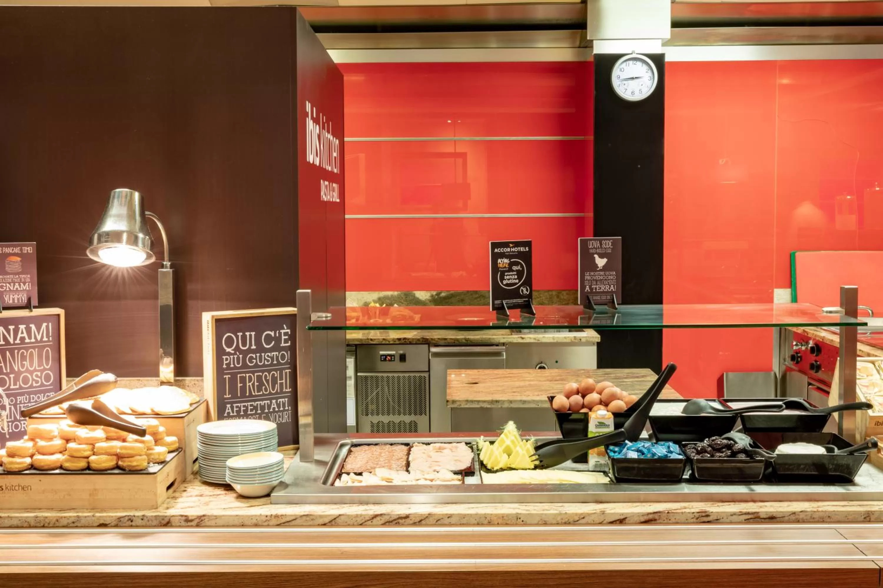 Buffet breakfast in Hotel Ibis Milano Malpensa