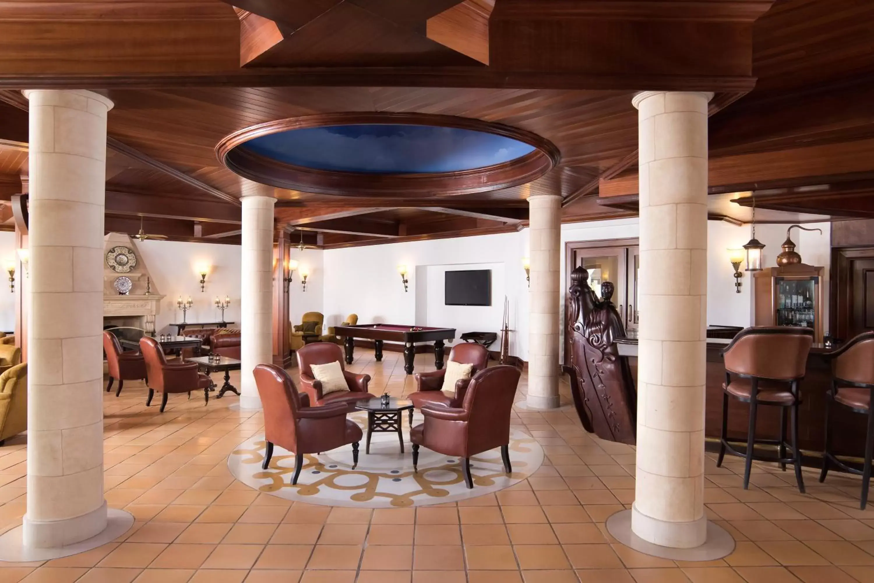 Lobby or reception, Restaurant/Places to Eat in Pine Cliffs Ocean Suites, a Luxury Collection Resort & Spa, Algarve